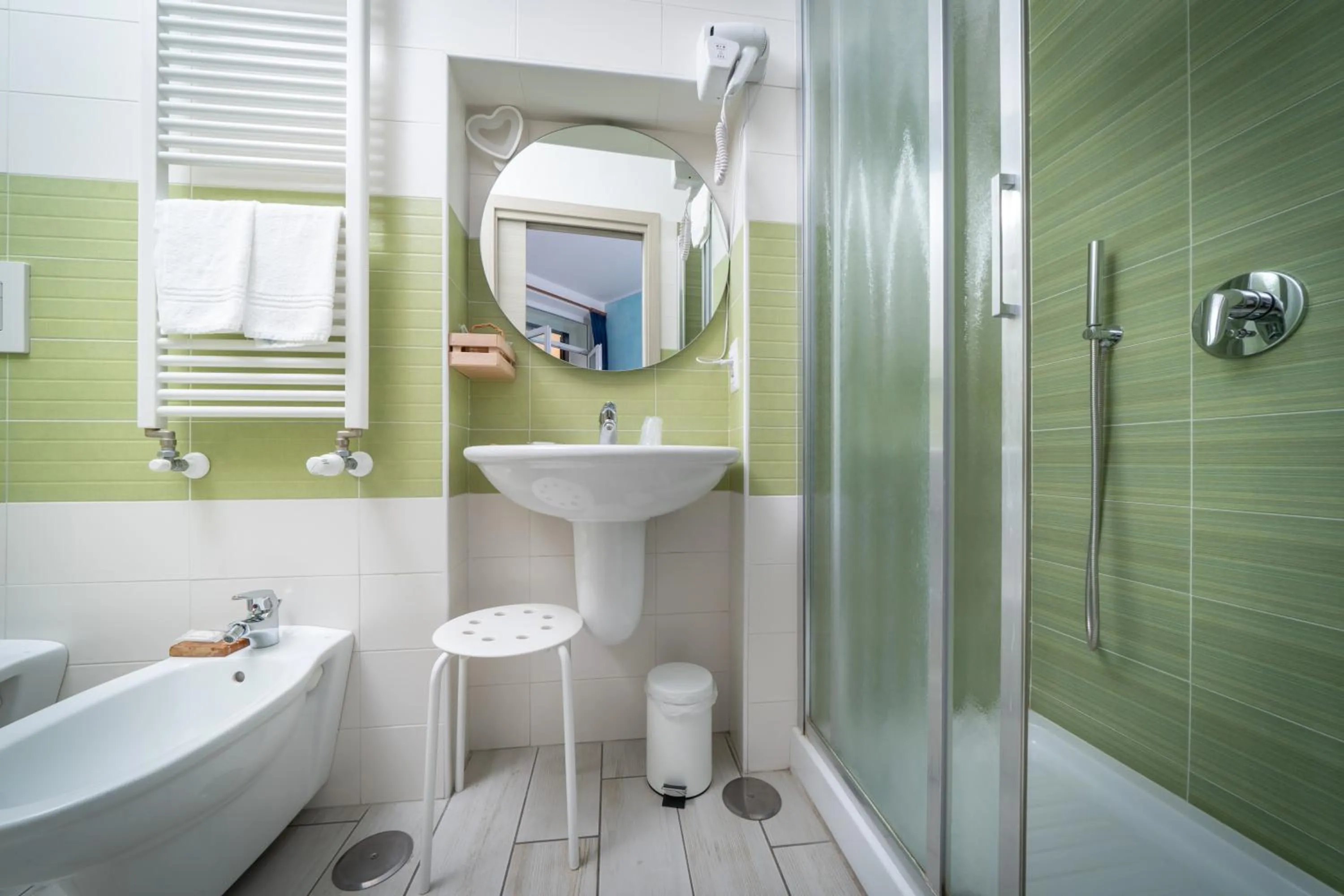 Shower in B&B DolceVita Napoli