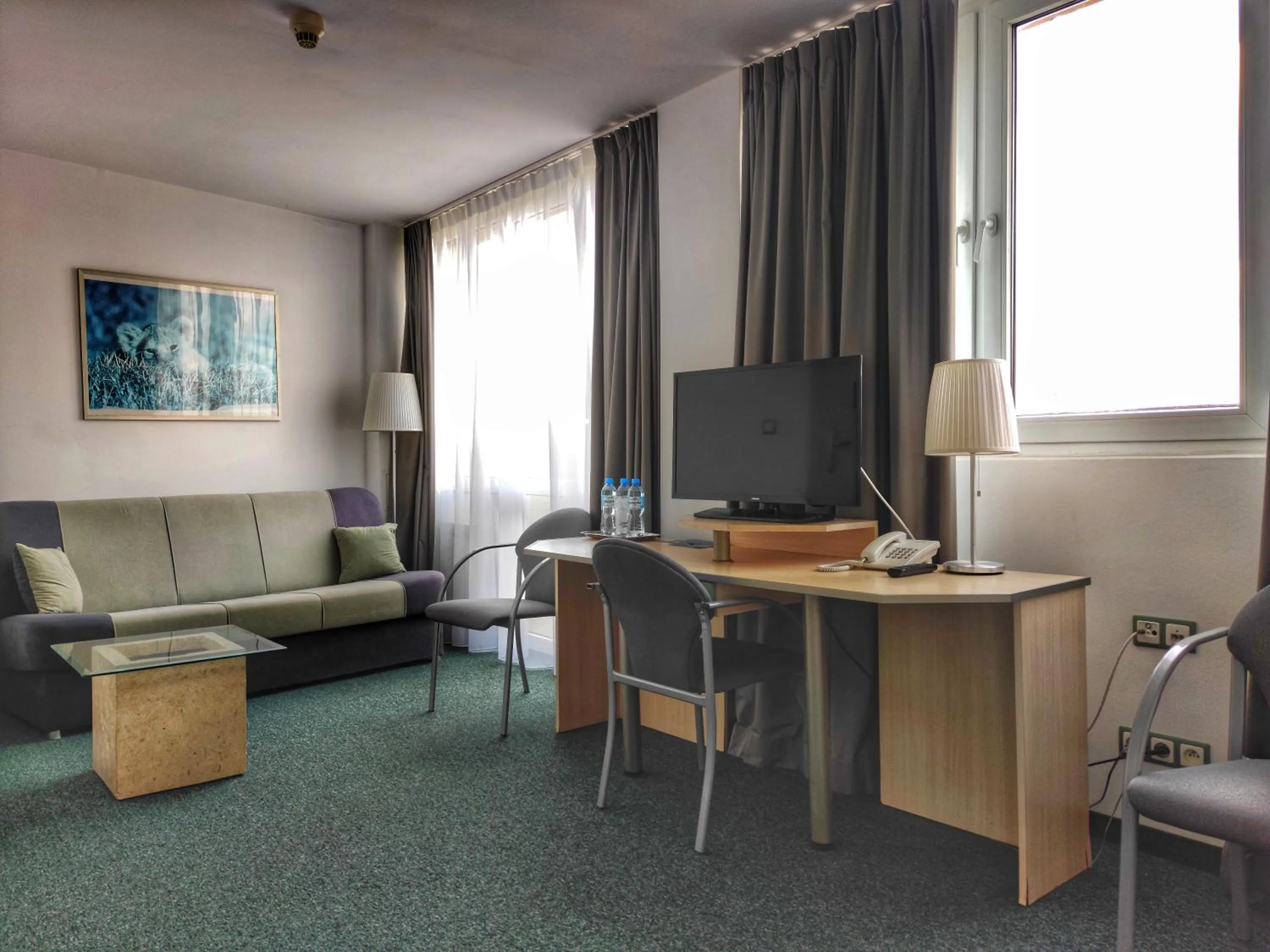 Photo of the whole room in Hotel Logos