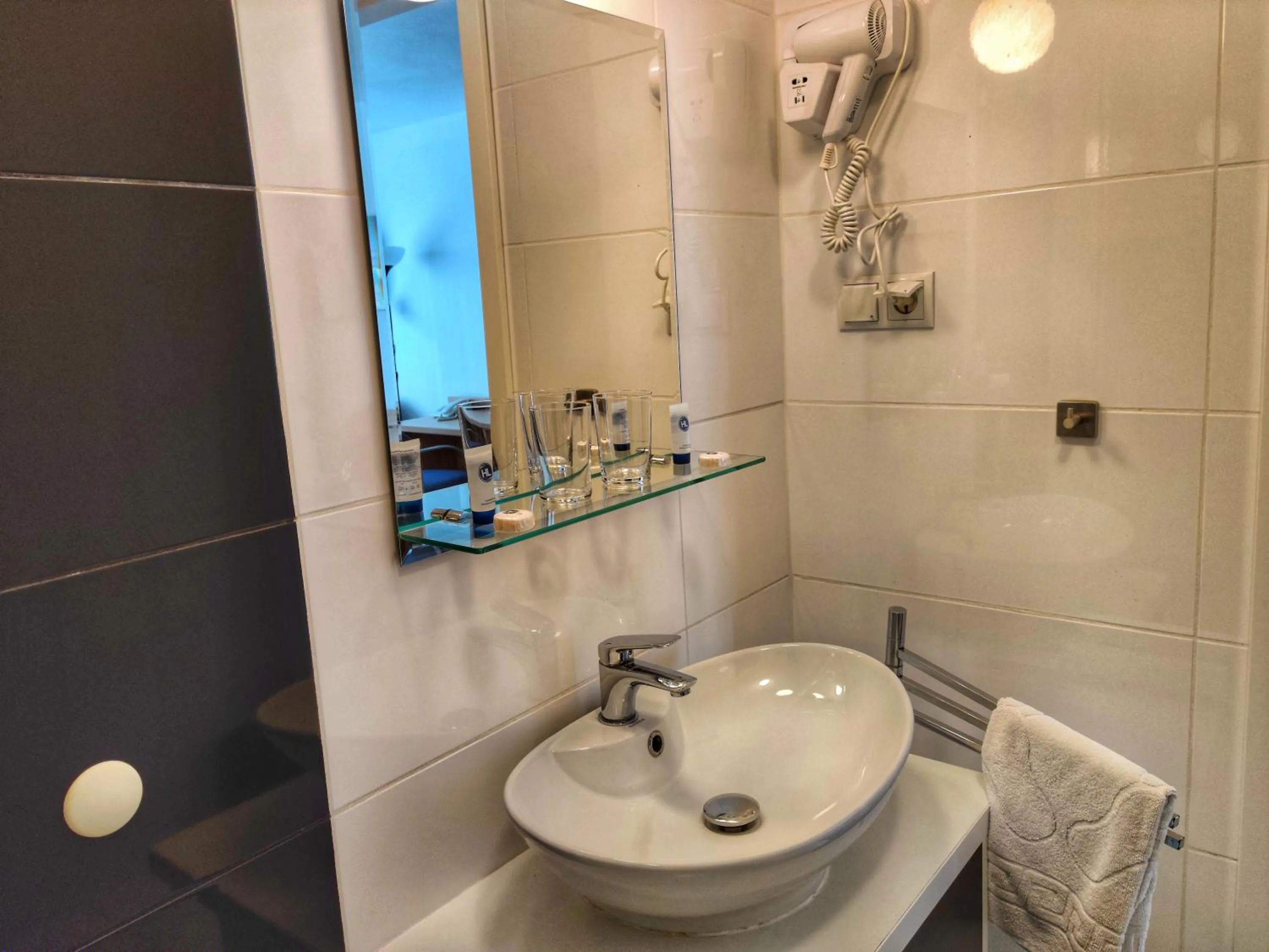 heating in Hotel Logos