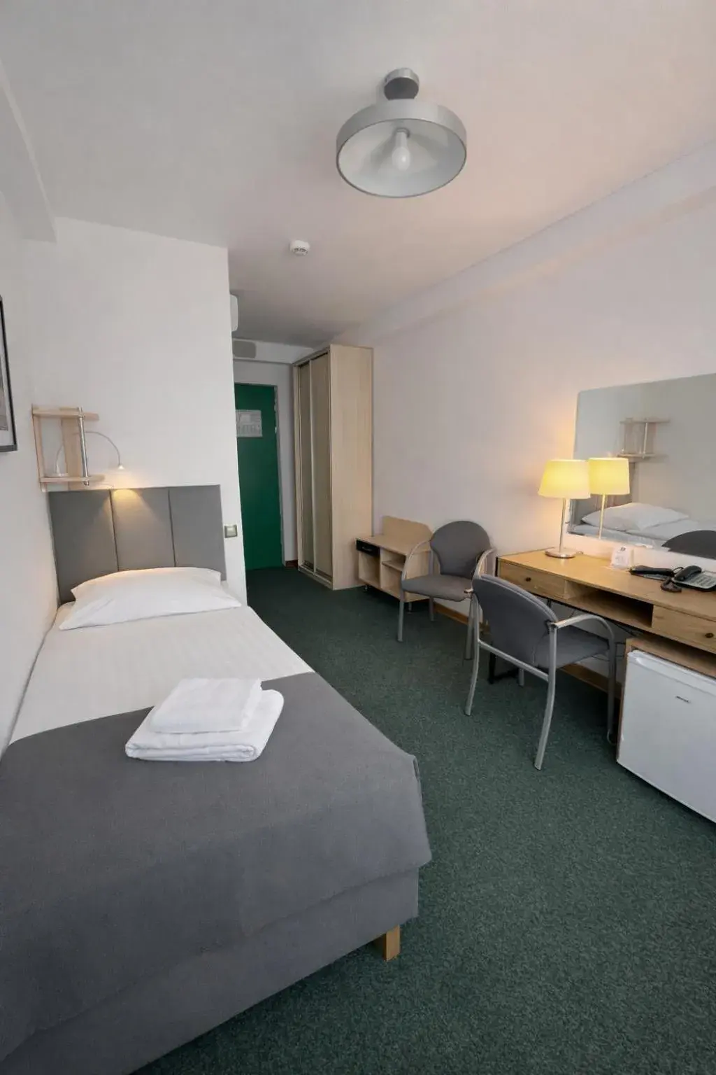 Bed in Hotel Logos Bed in Hotel Logos