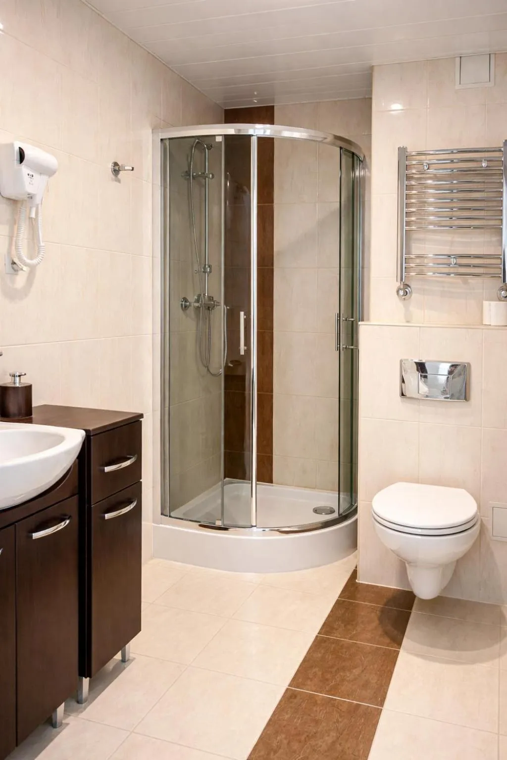 Shower in Hotel Logos