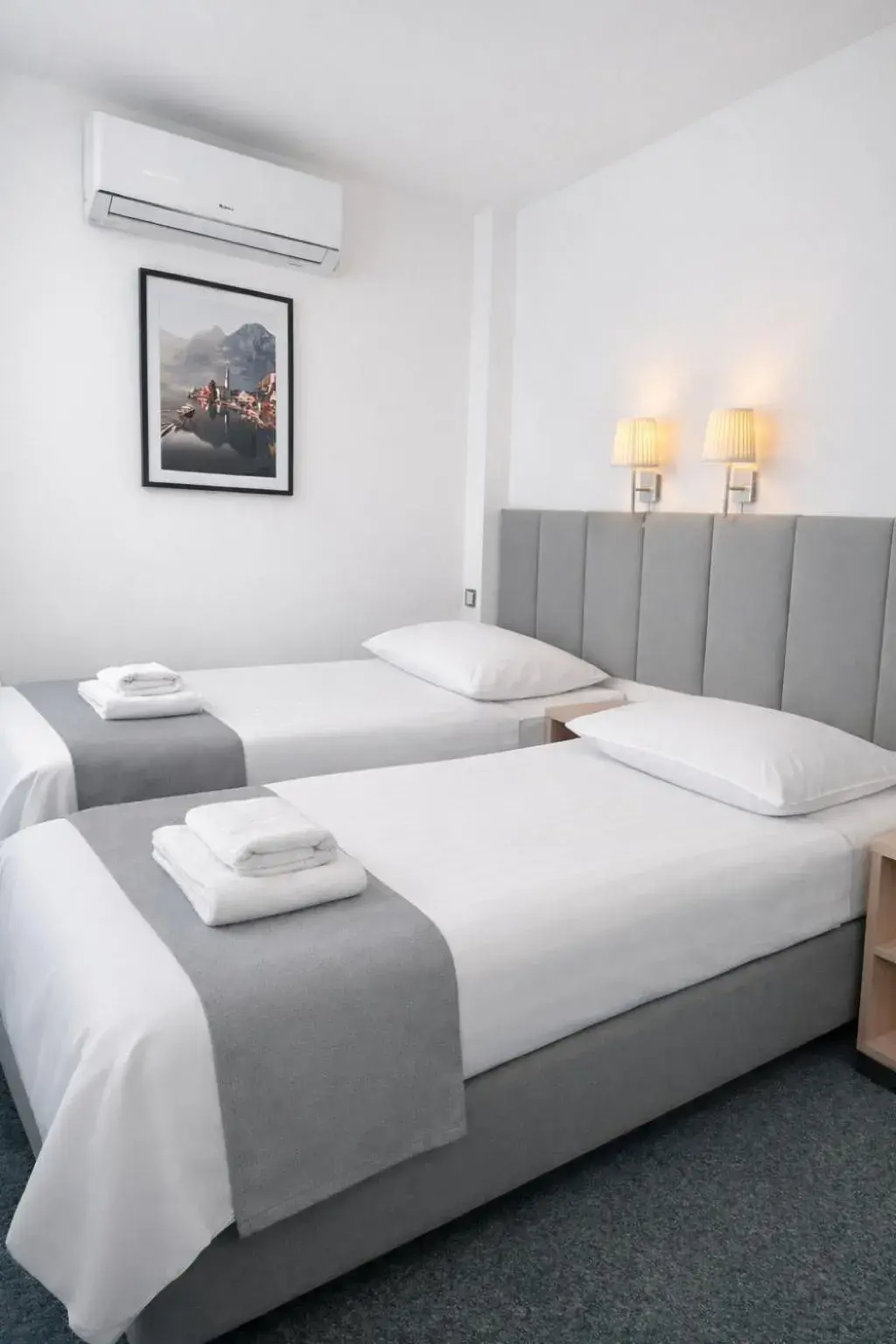 Bed in Hotel Logos Bed in Hotel Logos