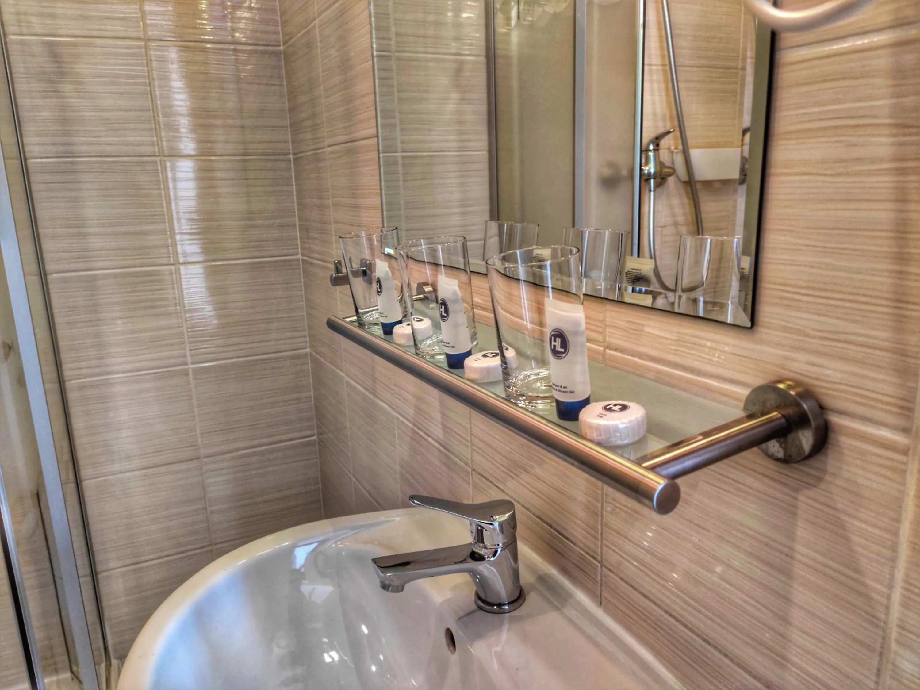 Shower in Hotel Logos