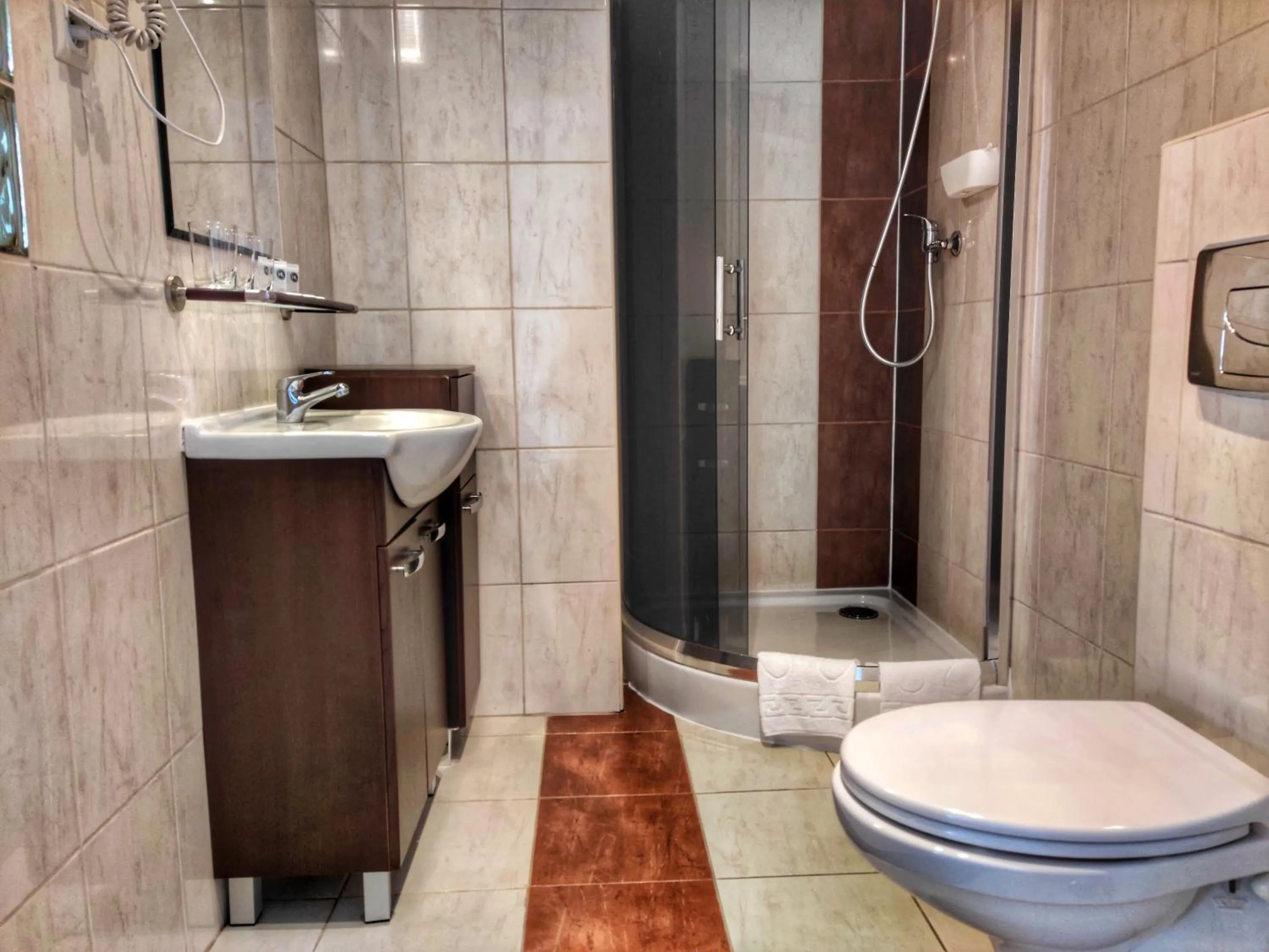 Shower in Hotel Logos