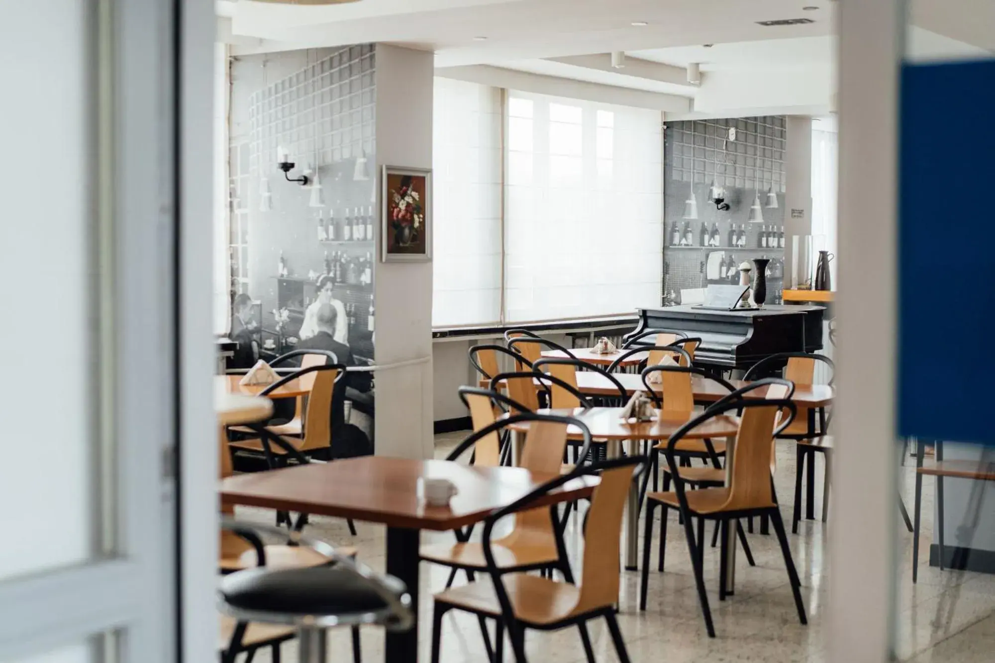 Restaurant/places to eat in Hotel Logos Restaurant/places to eat in Hotel Logos