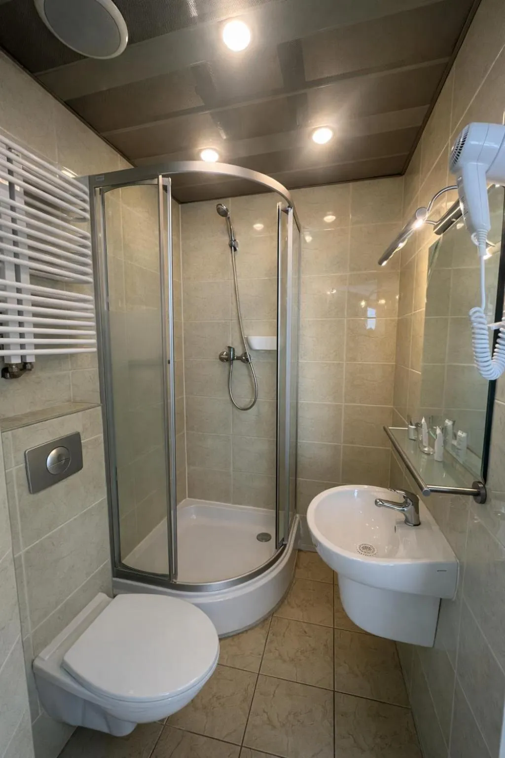 Shower in Hotel Logos