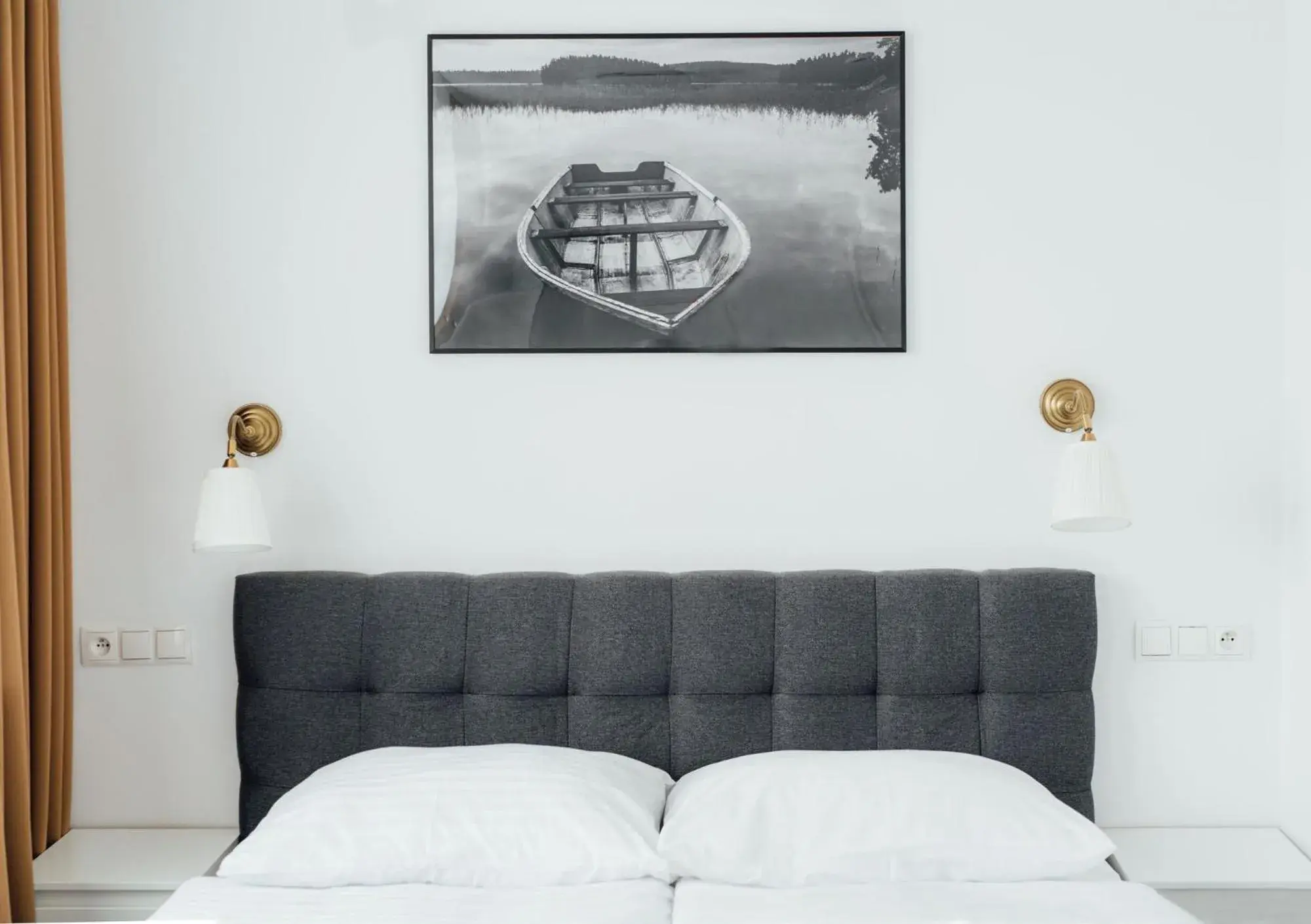 Bed in Hotel Logos Bed in Hotel Logos