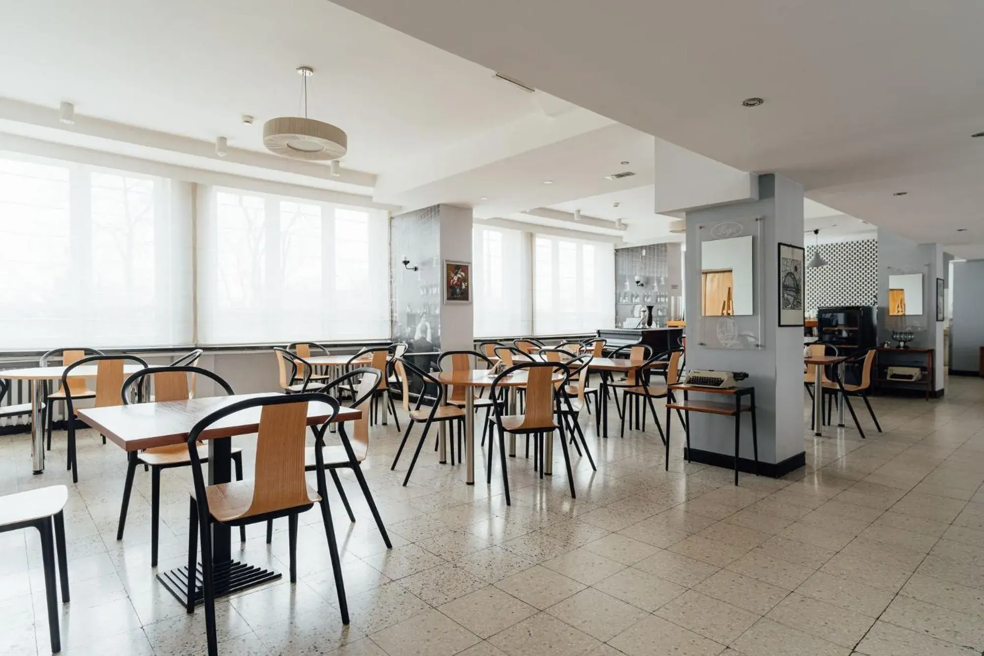 Restaurant/places to eat in Hotel Logos Restaurant/places to eat in Hotel Logos