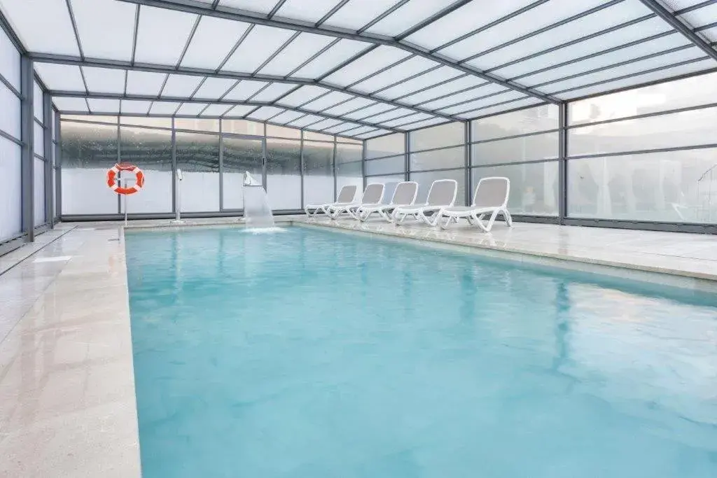 Swimming pool in Hotel Amoros Swimming pool in Hotel Amoros