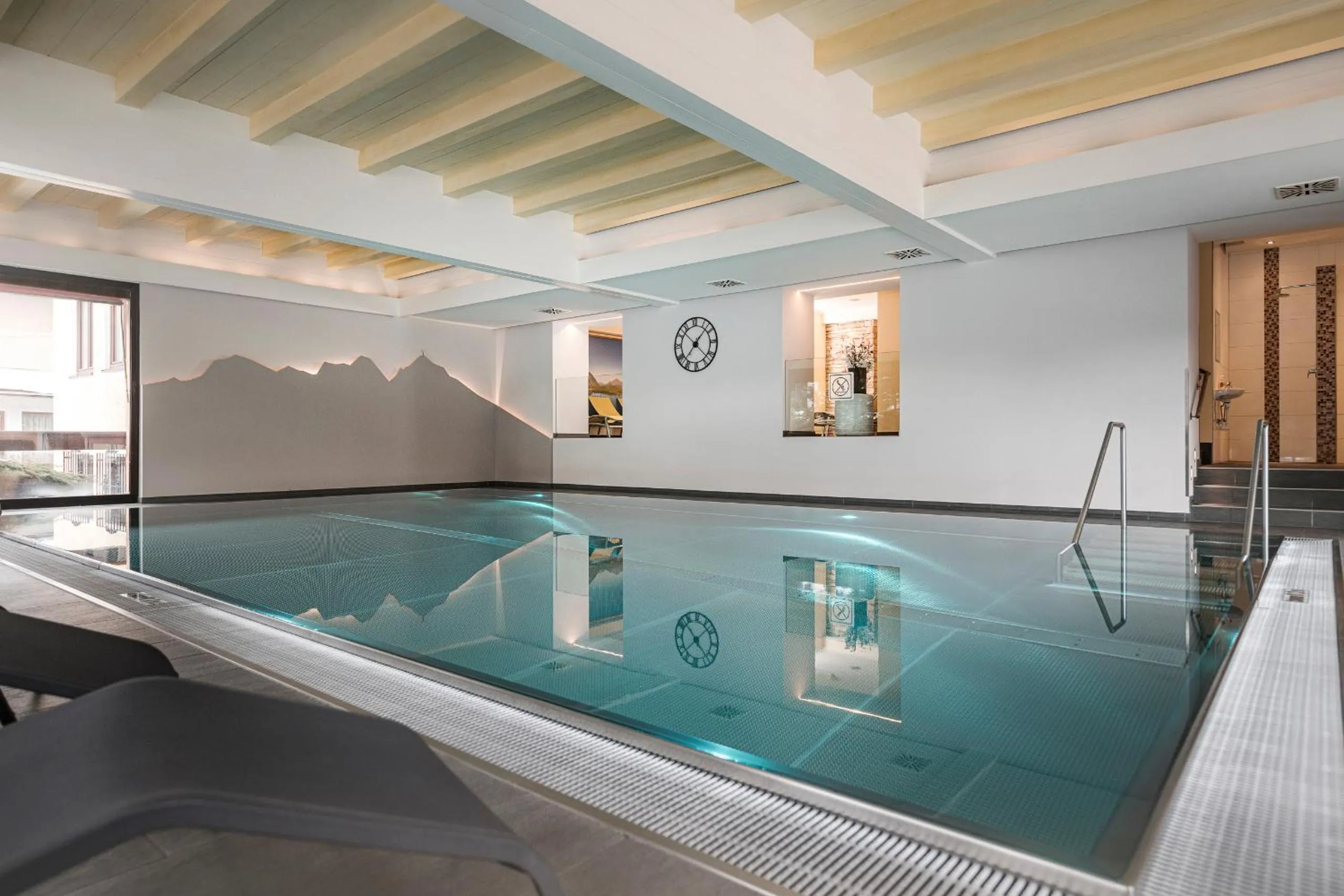 Pool view in Hotel Alpina - Thermenhotels Gastein