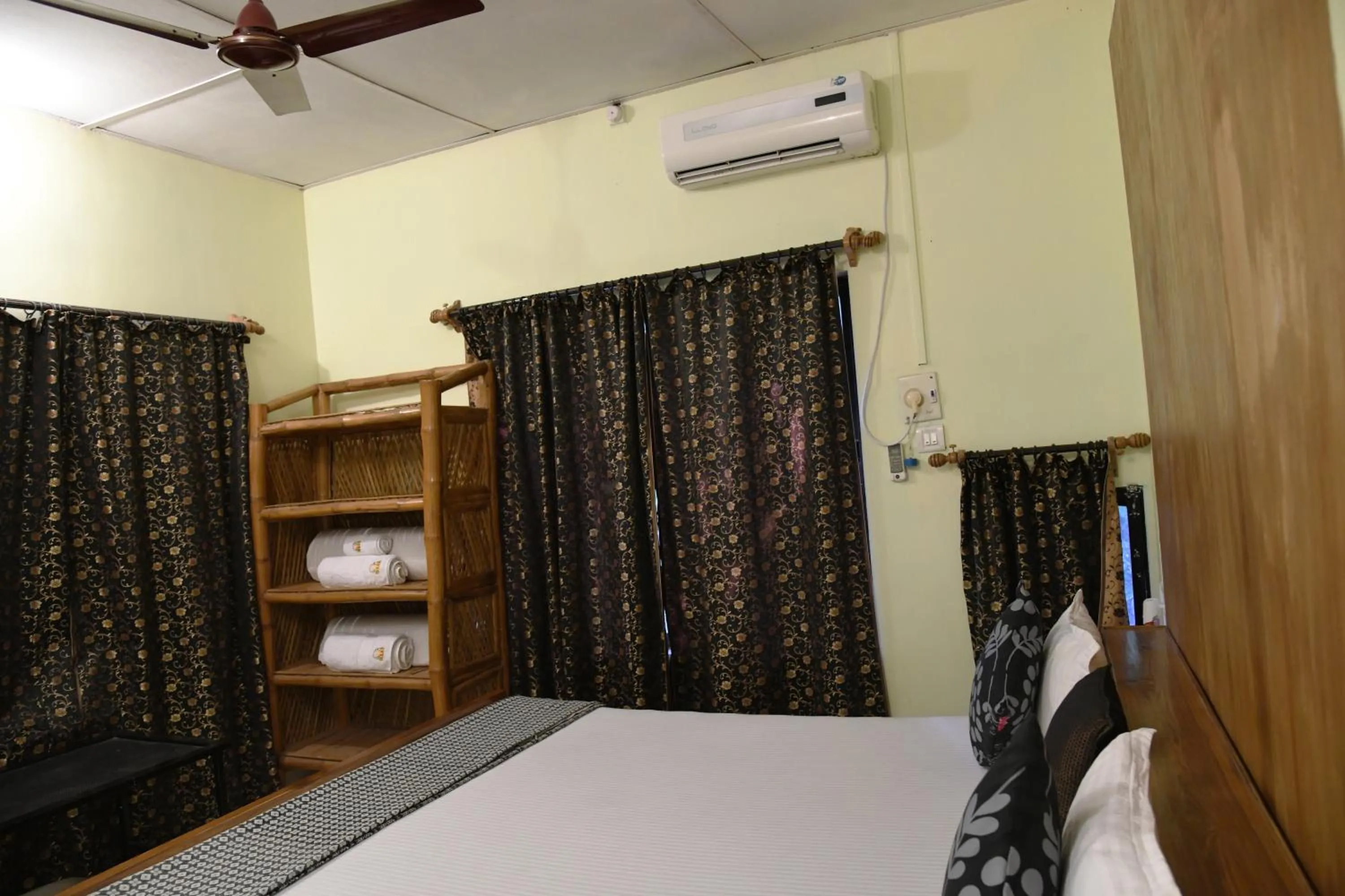 Bed in Baaz Jungle Resort