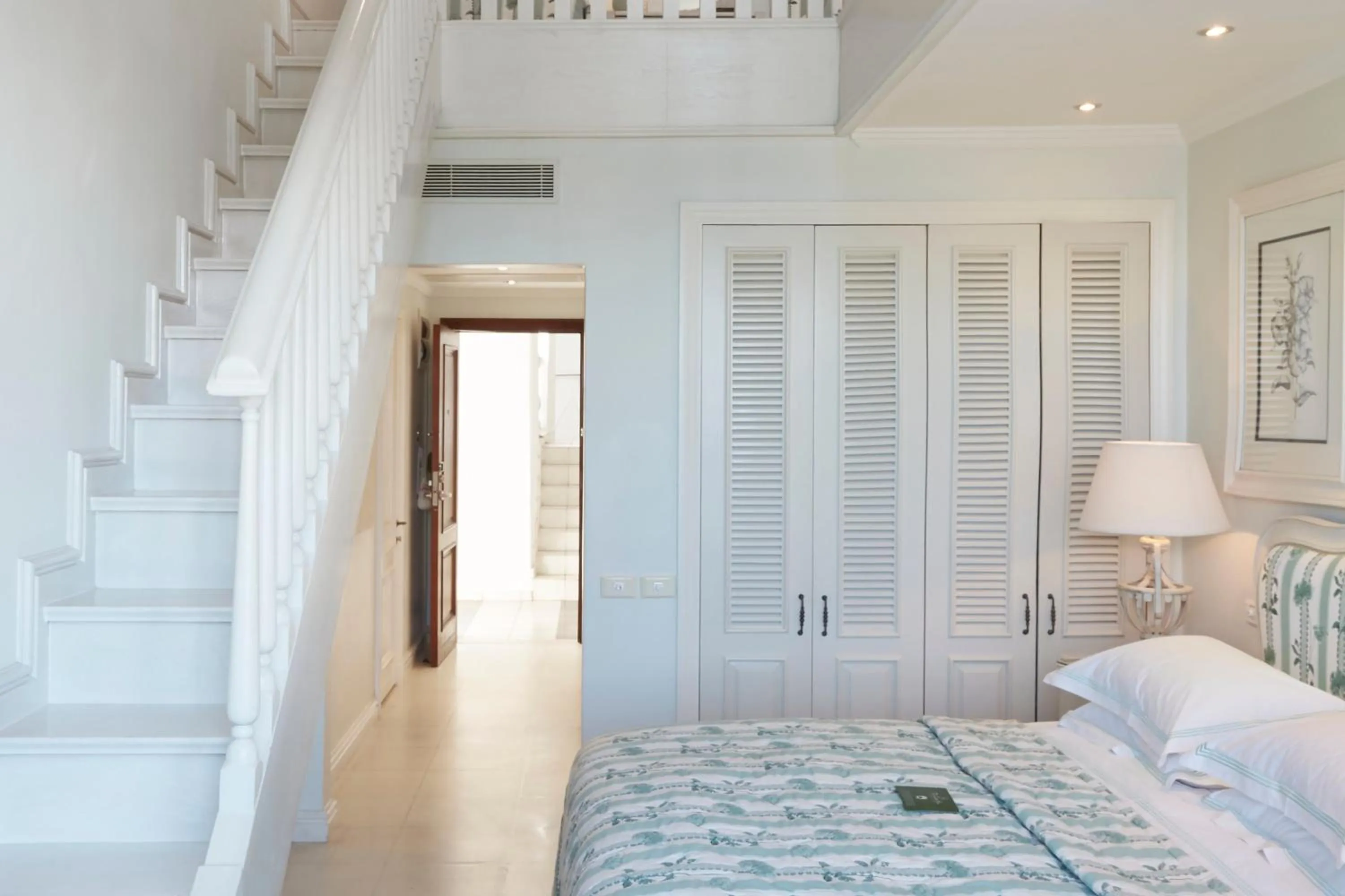 Photo of the whole room, Bed in The Oyster Box