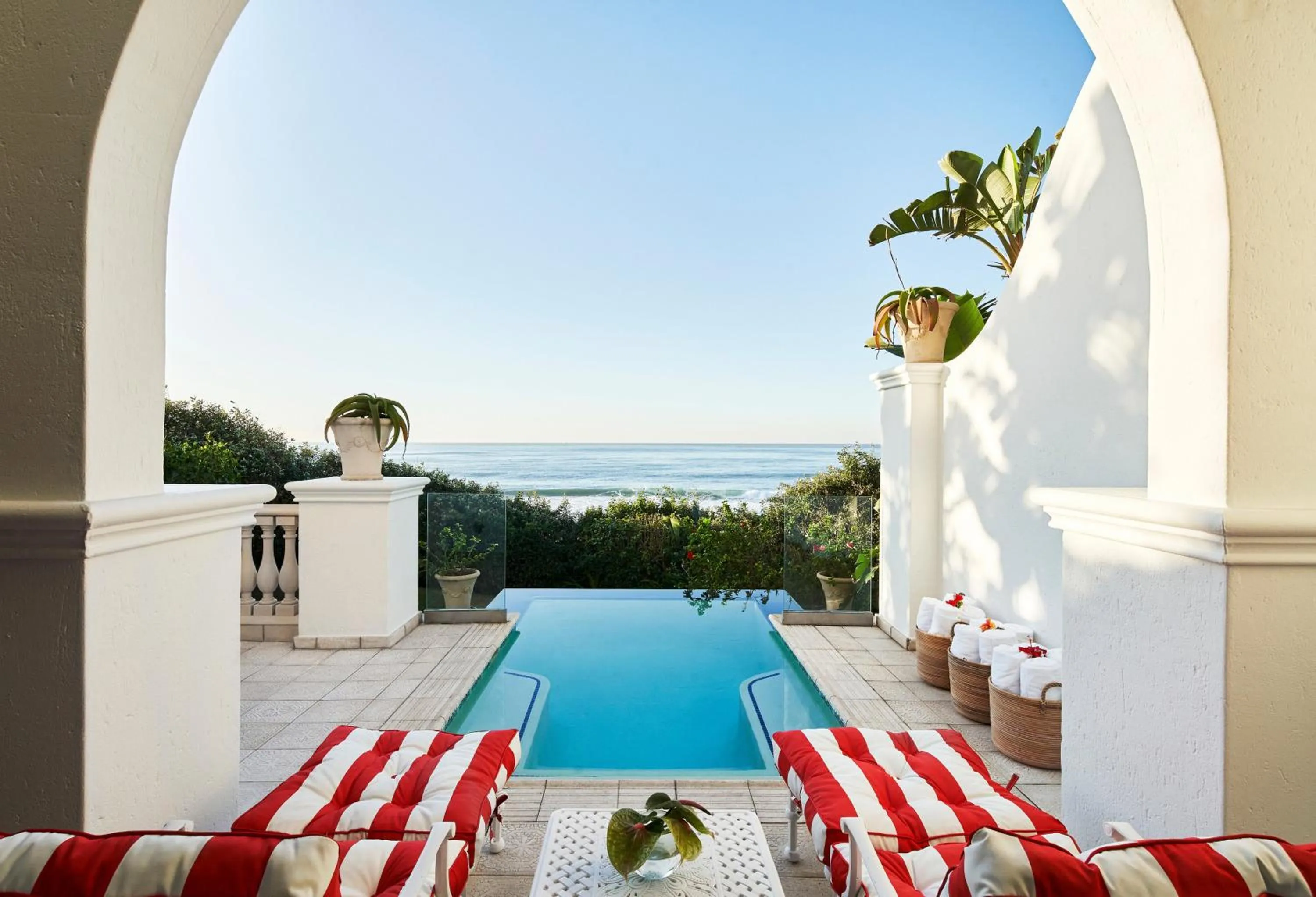 Photo of the whole room in The Oyster Box