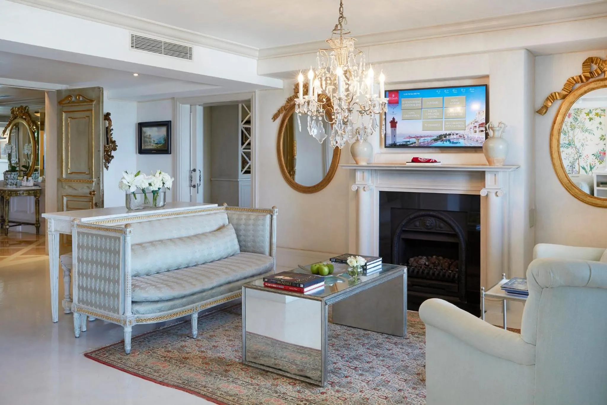 Photo of the whole room in The Oyster Box