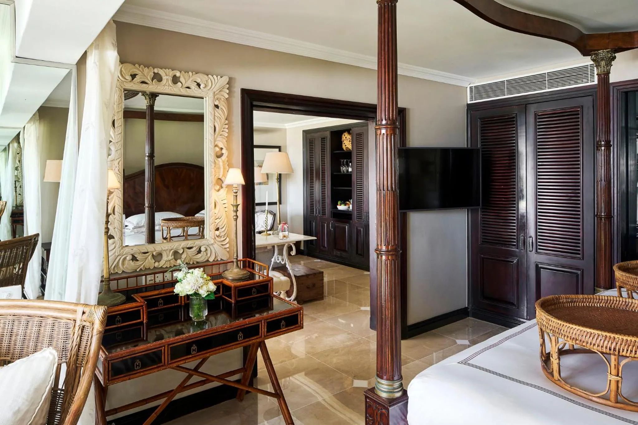 Photo of the whole room, Bed in The Oyster Box