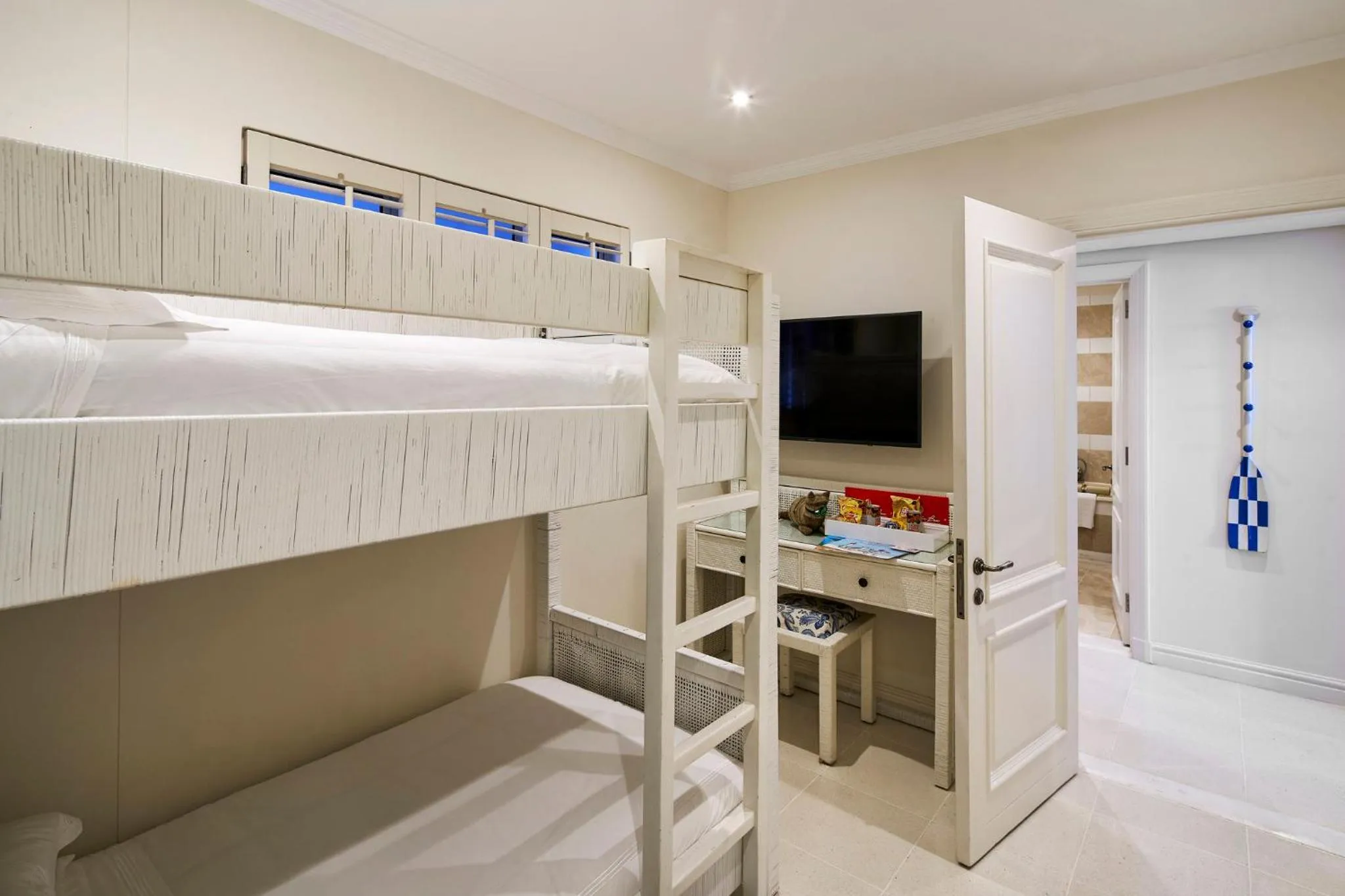 Photo of the whole room, Bed in The Oyster Box