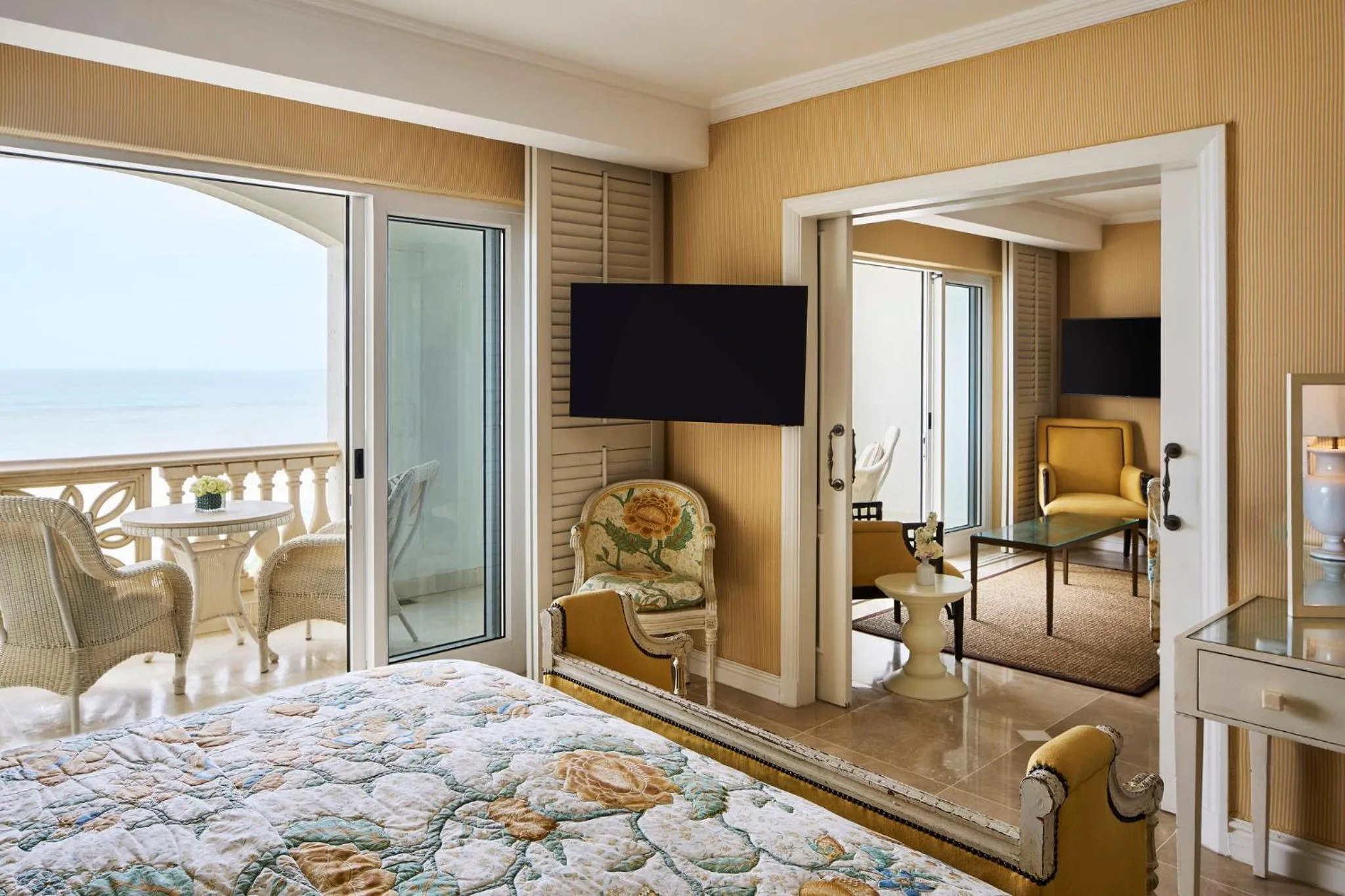 Photo of the whole room, Bed in The Oyster Box