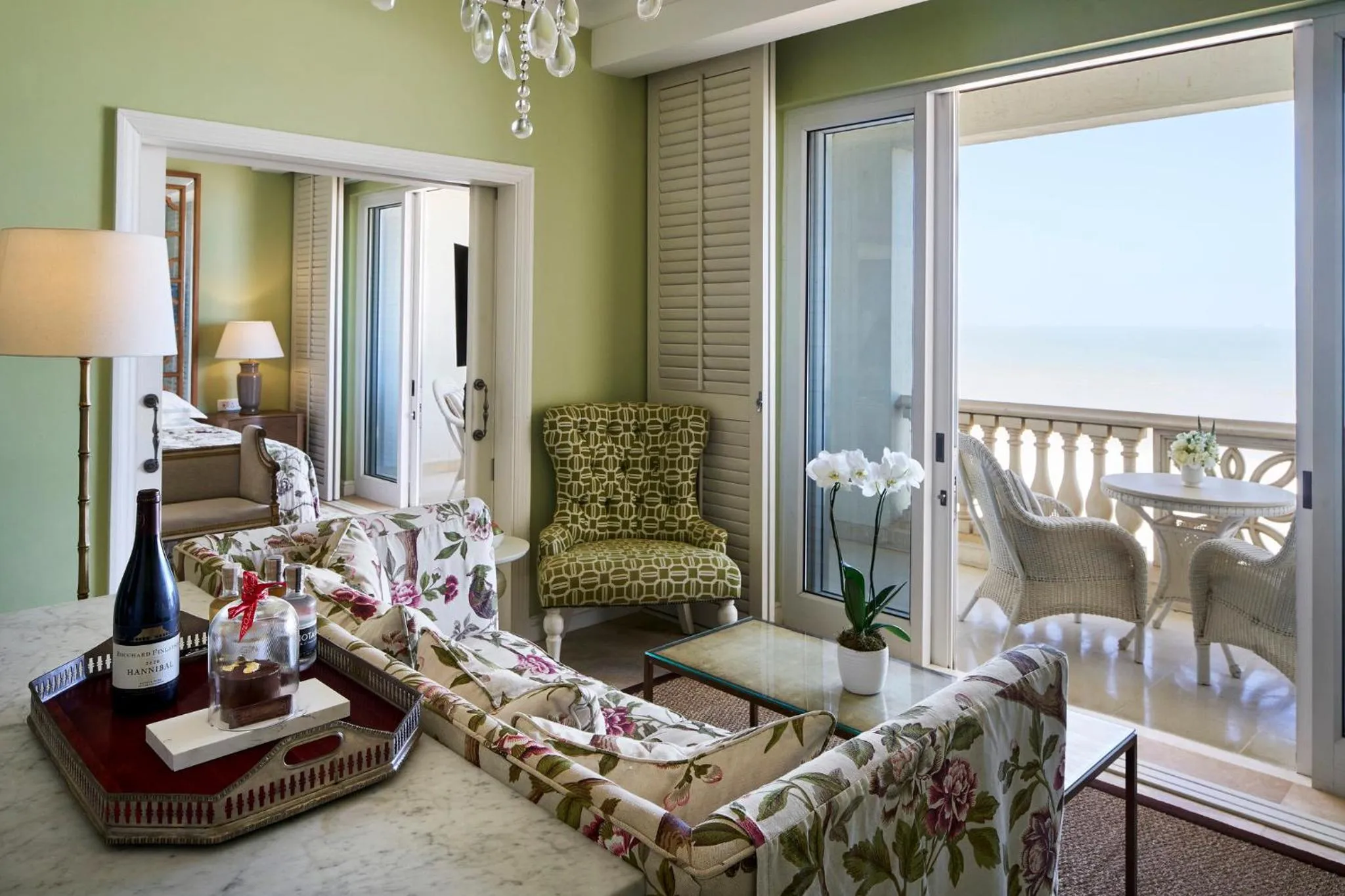 Photo of the whole room in The Oyster Box