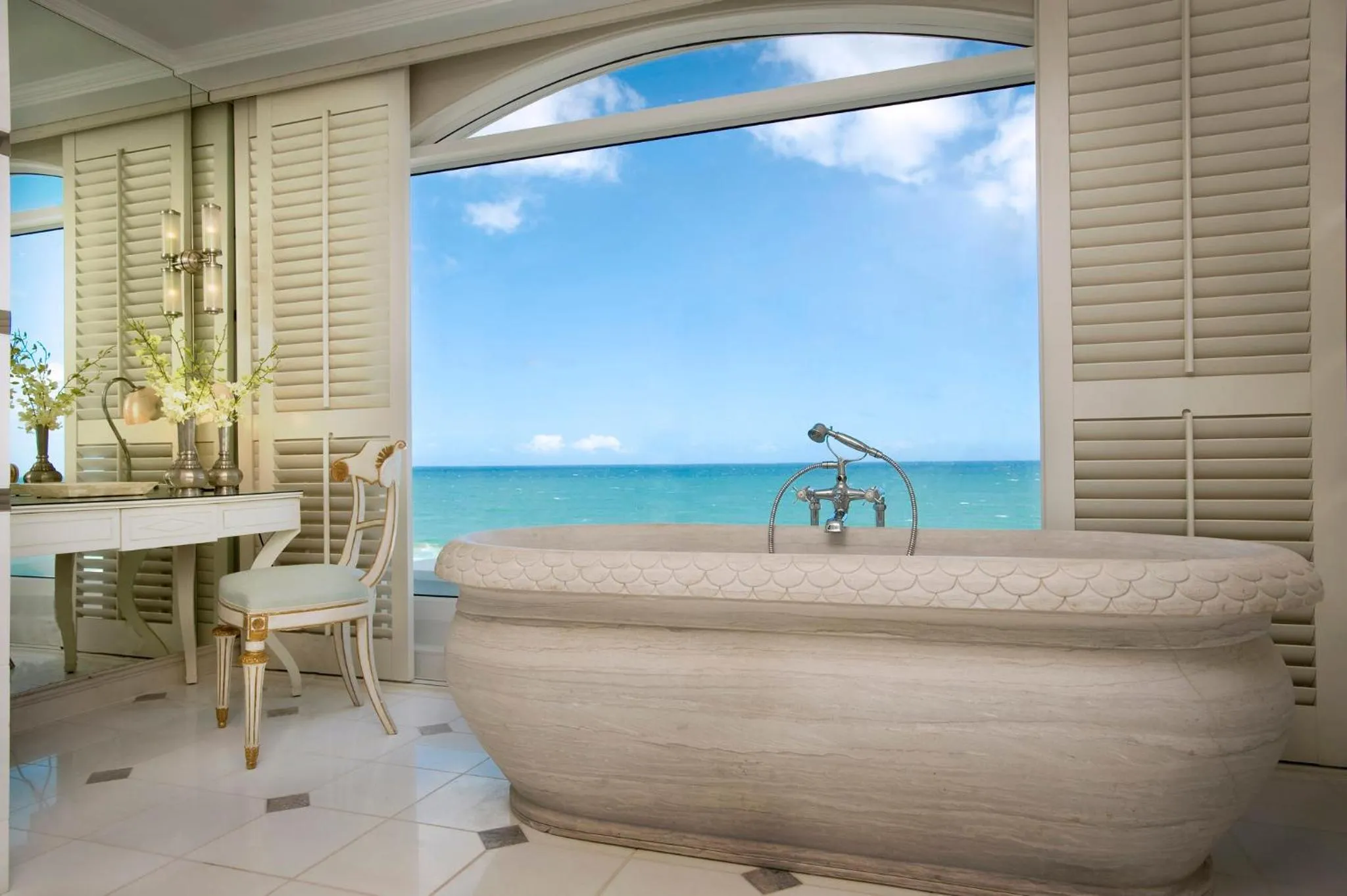 Photo of the whole room in The Oyster Box