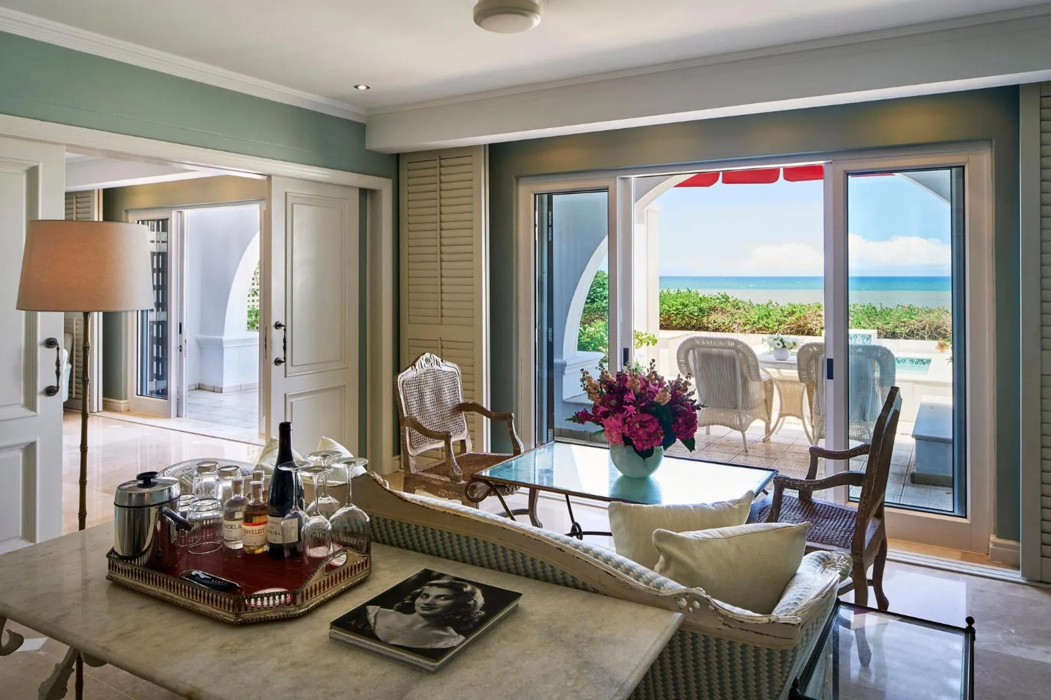 Photo of the whole room in The Oyster Box