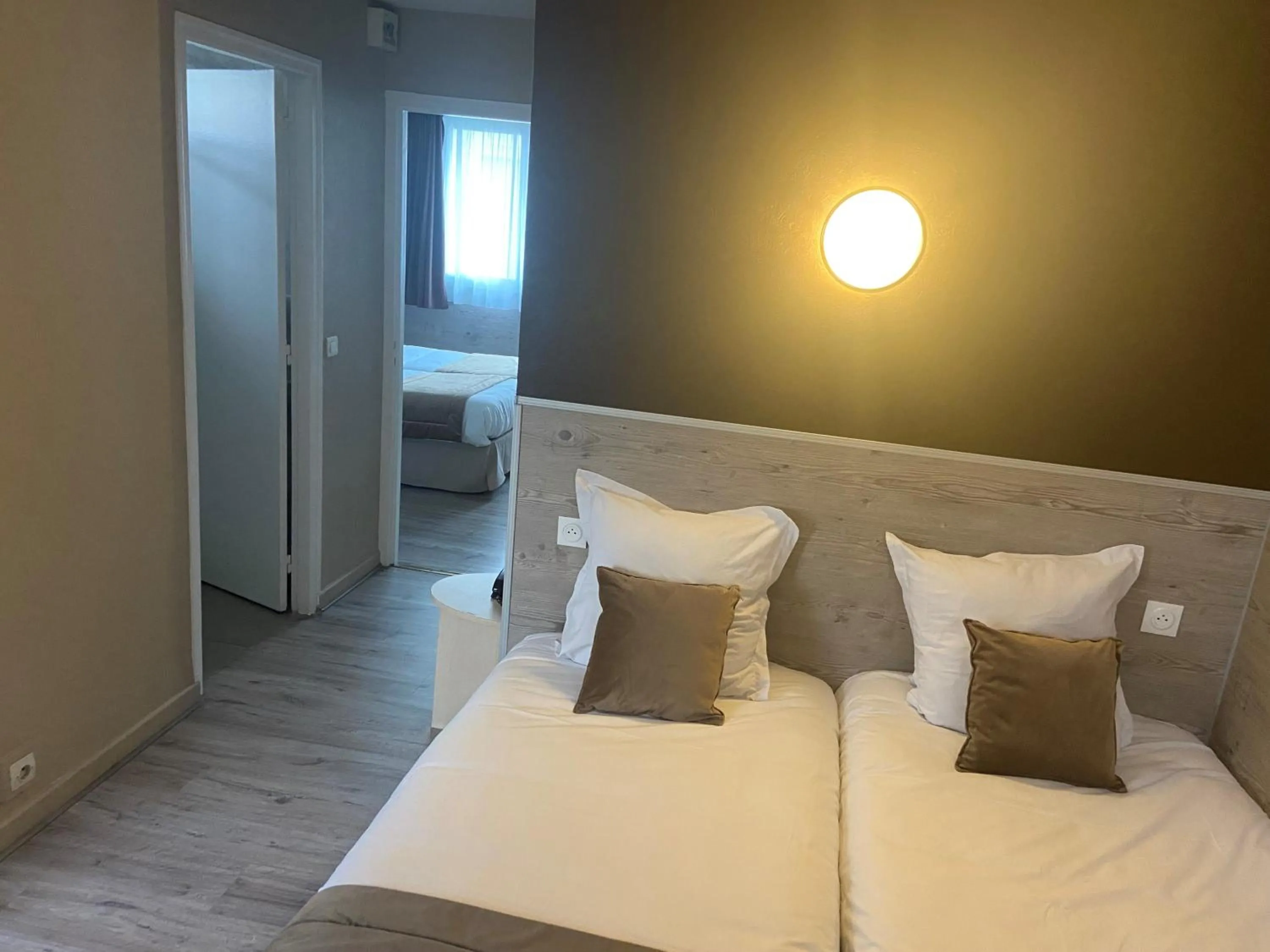 Bedroom, Bed in Contact Hôtel Foch