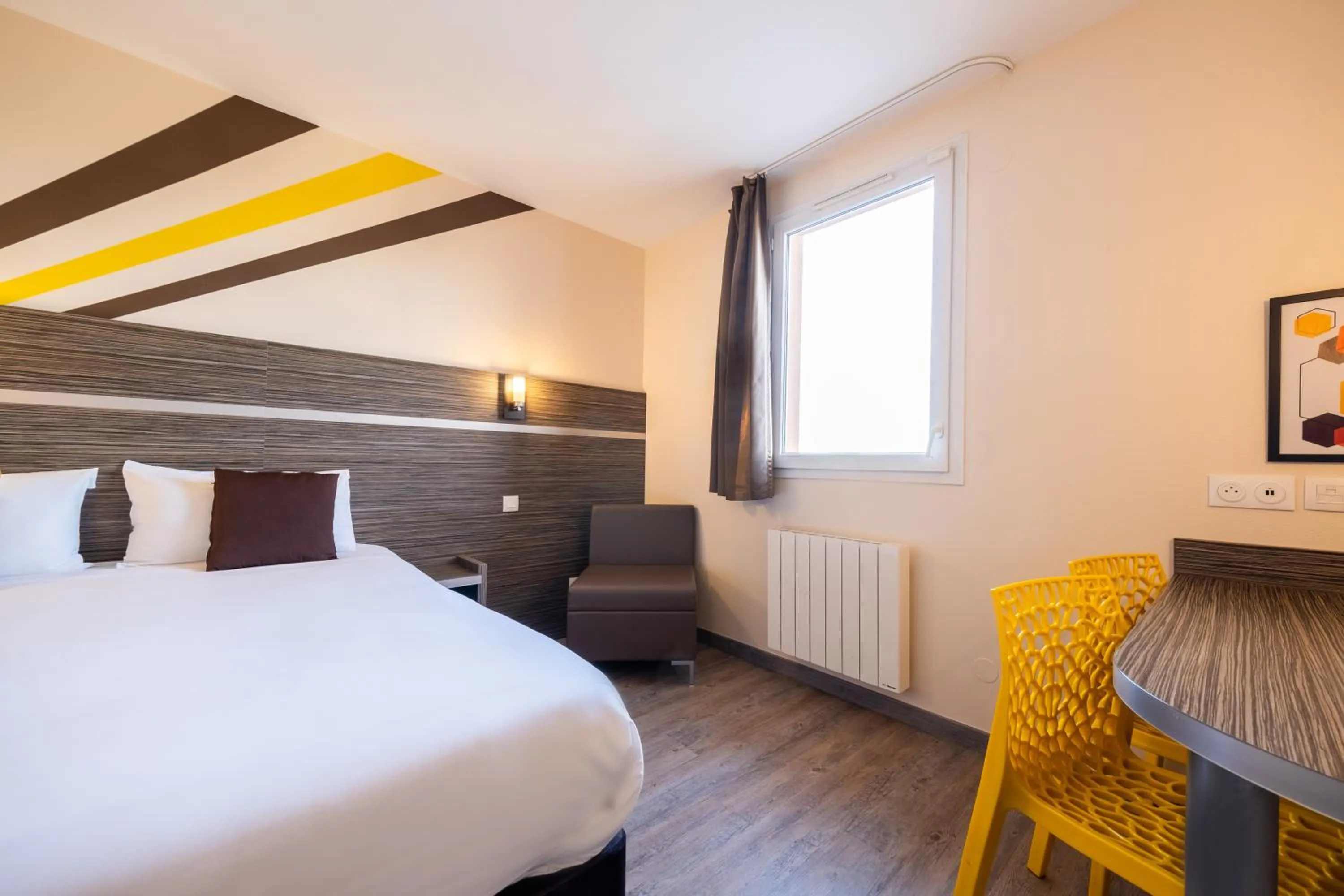 Bed in Kyriad Dijon Sud - Longvic