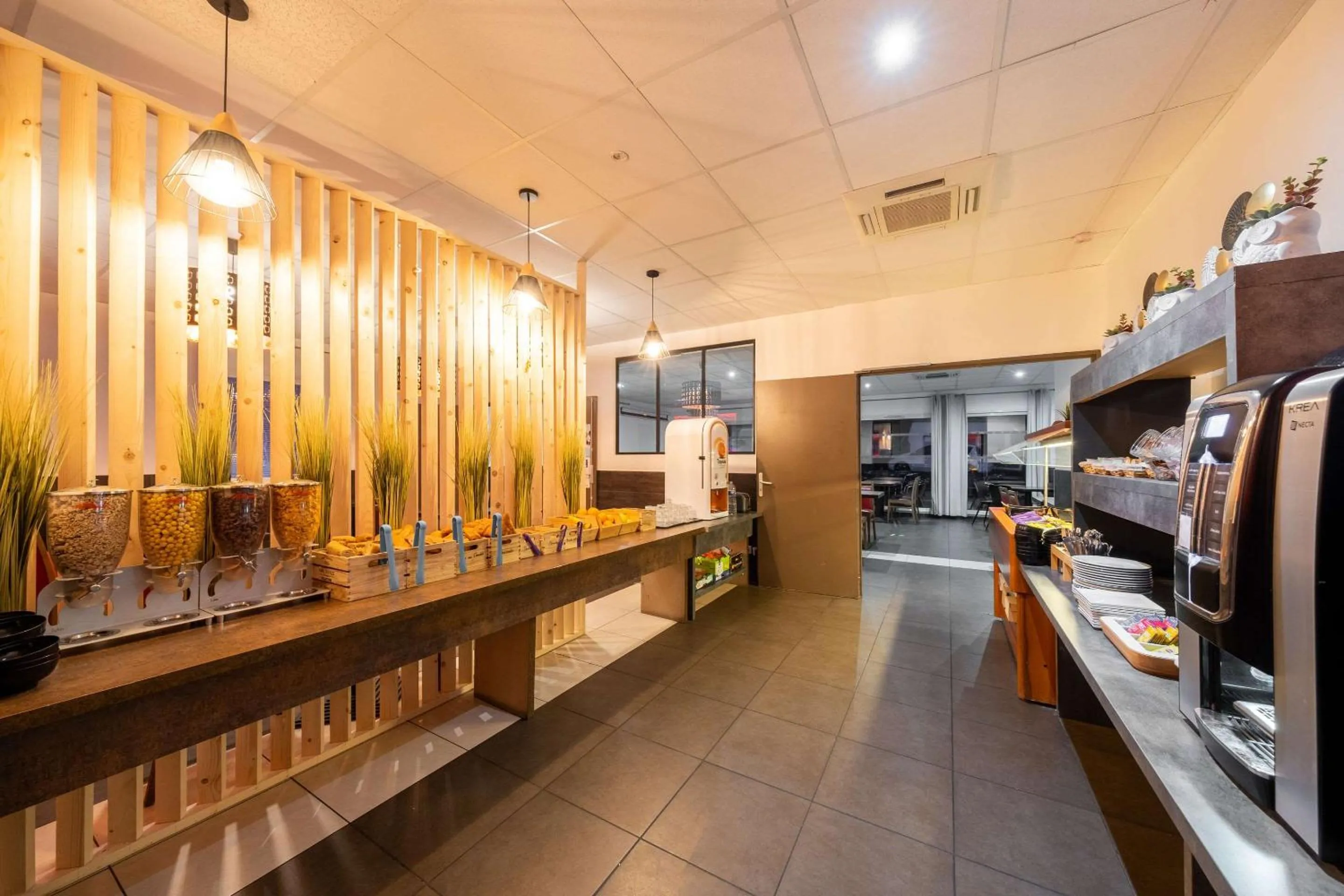 Restaurant/places to eat in Kyriad Dijon Sud - Longvic