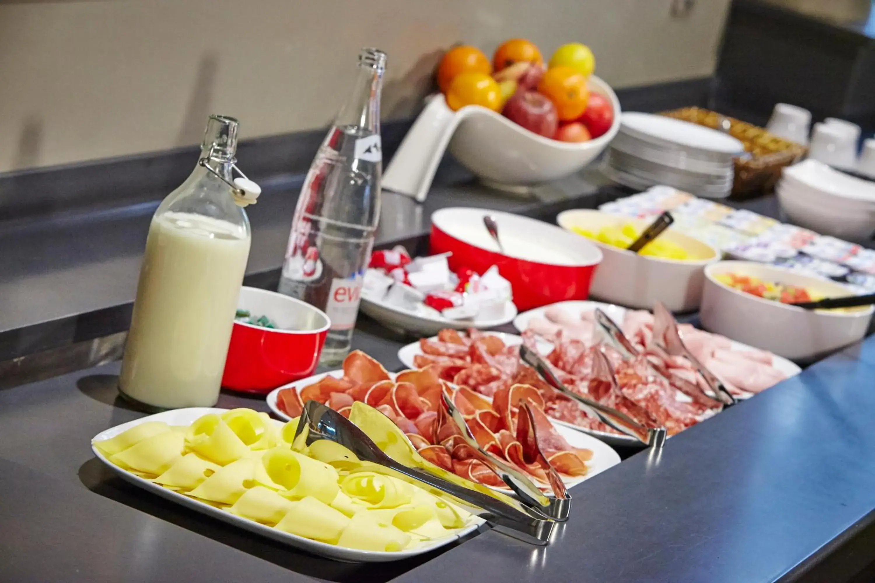 Breakfast in Kyriad Dijon Sud - Longvic Breakfast in Kyriad Dijon Sud - Longvic