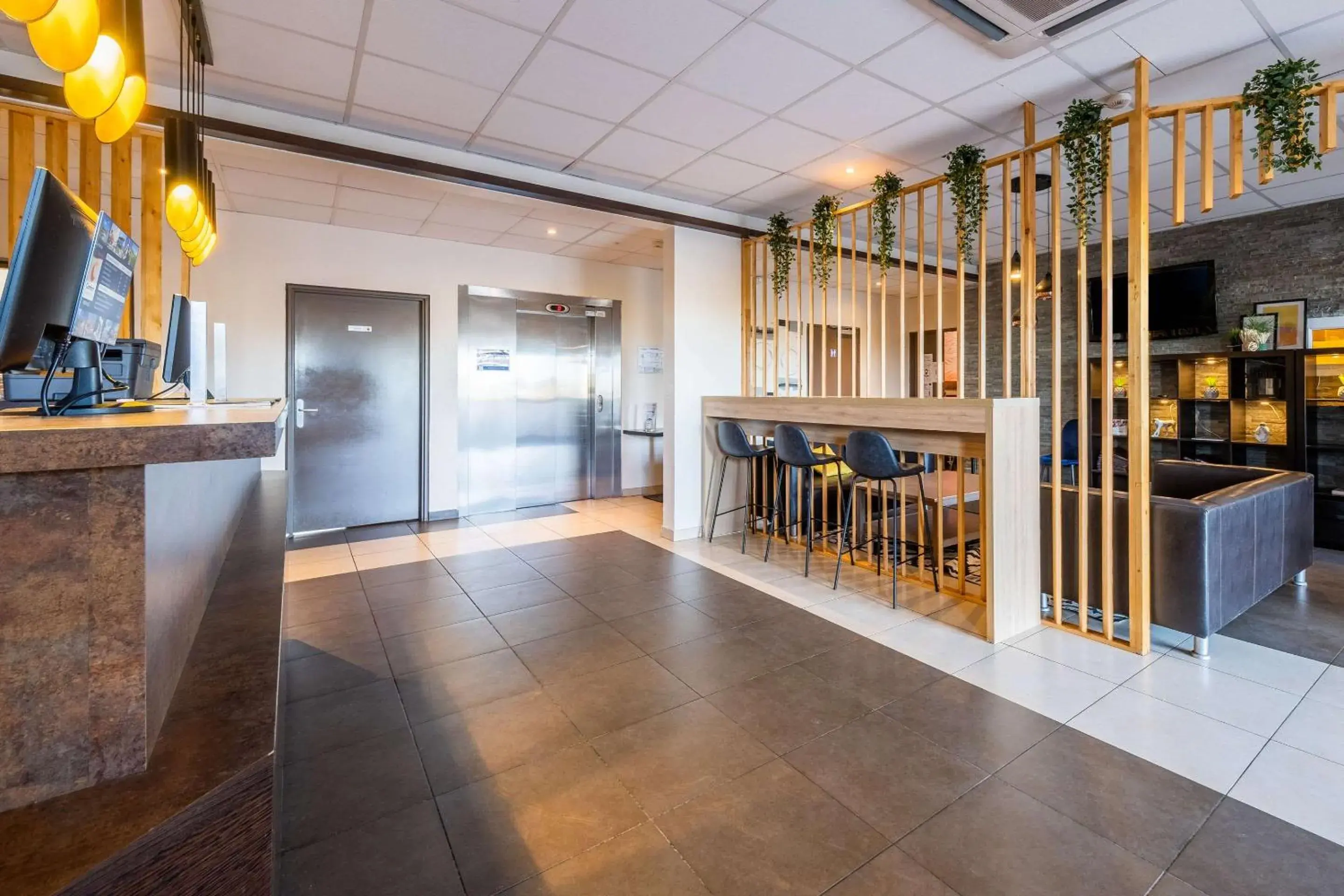 Lobby or reception in Kyriad Dijon Sud - Longvic Lobby or reception in Kyriad Dijon Sud - Longvic