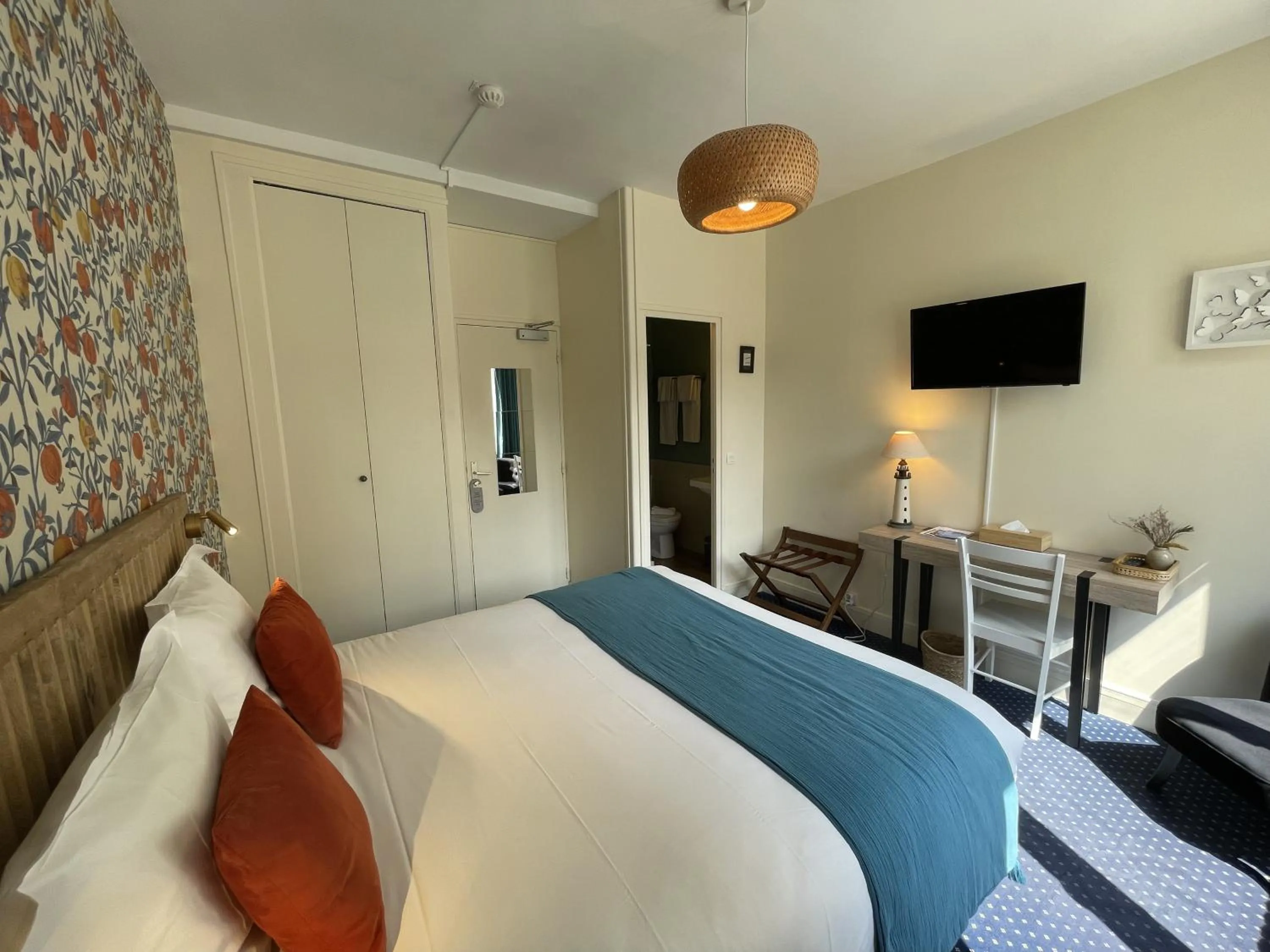 Bed in Le Trouville - Hôtel de Charme