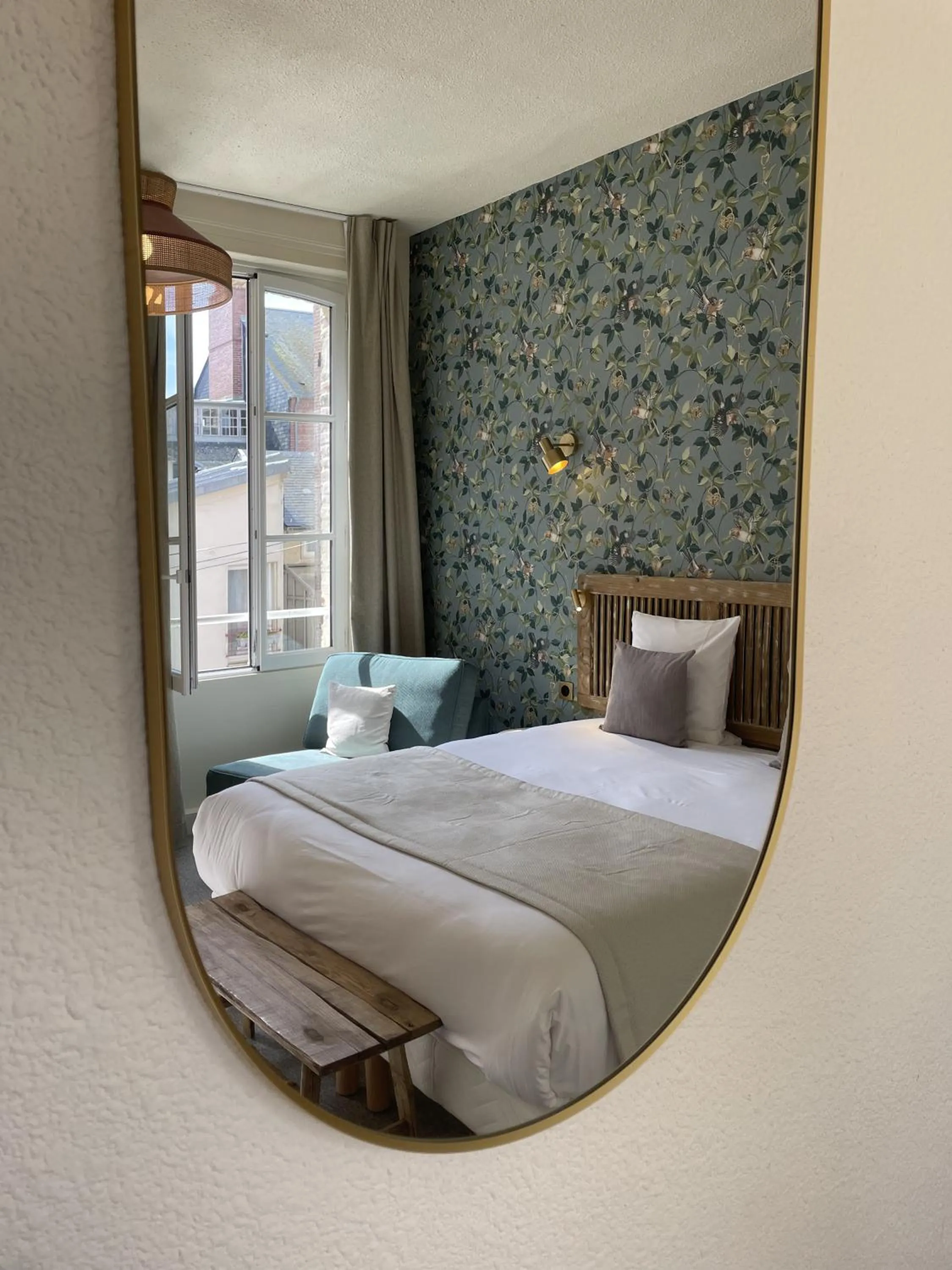 Photo of the whole room, Bed in Le Trouville - Hôtel de Charme