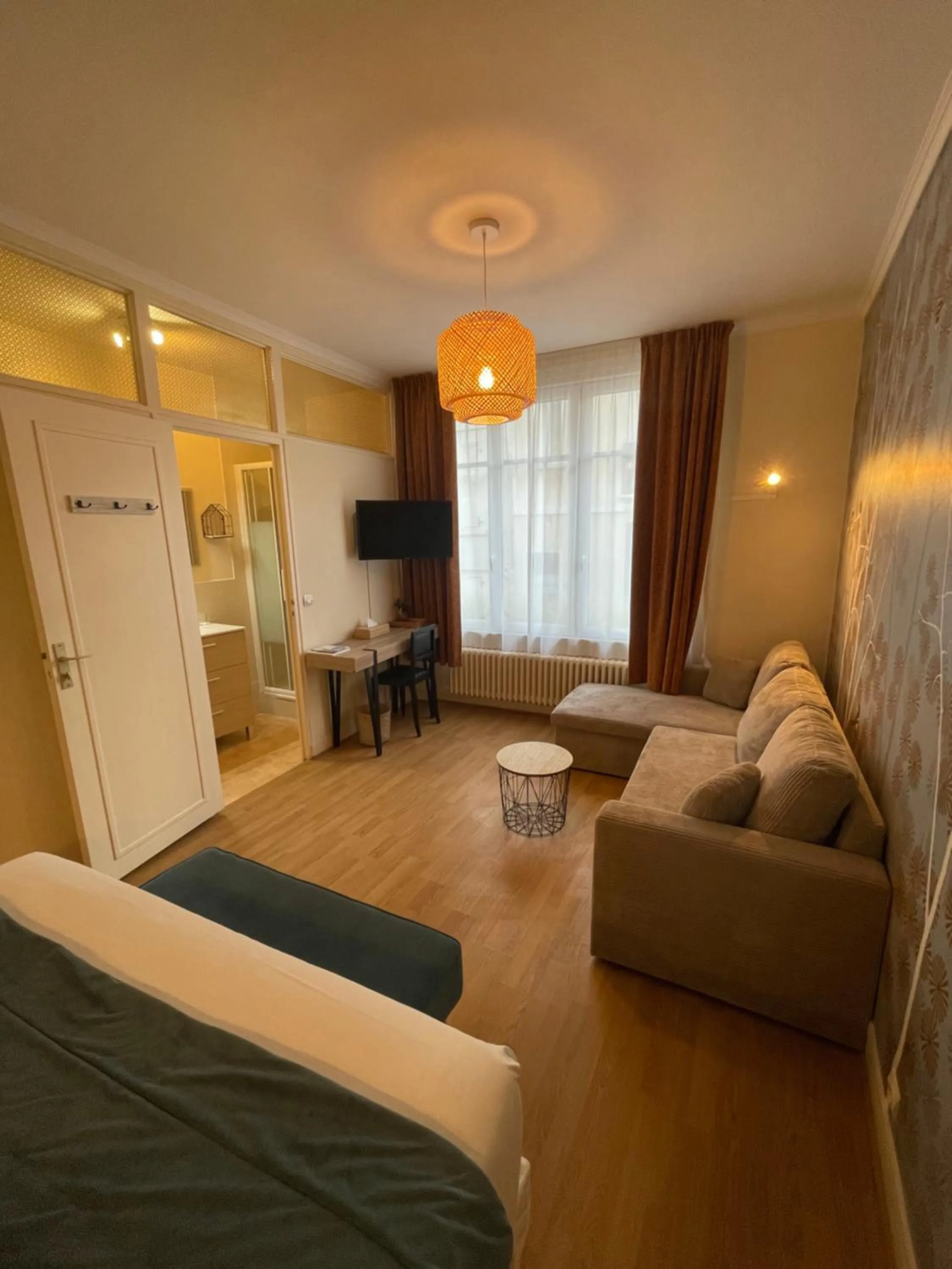 Photo of the whole room, Bed in Le Trouville - Hôtel de Charme