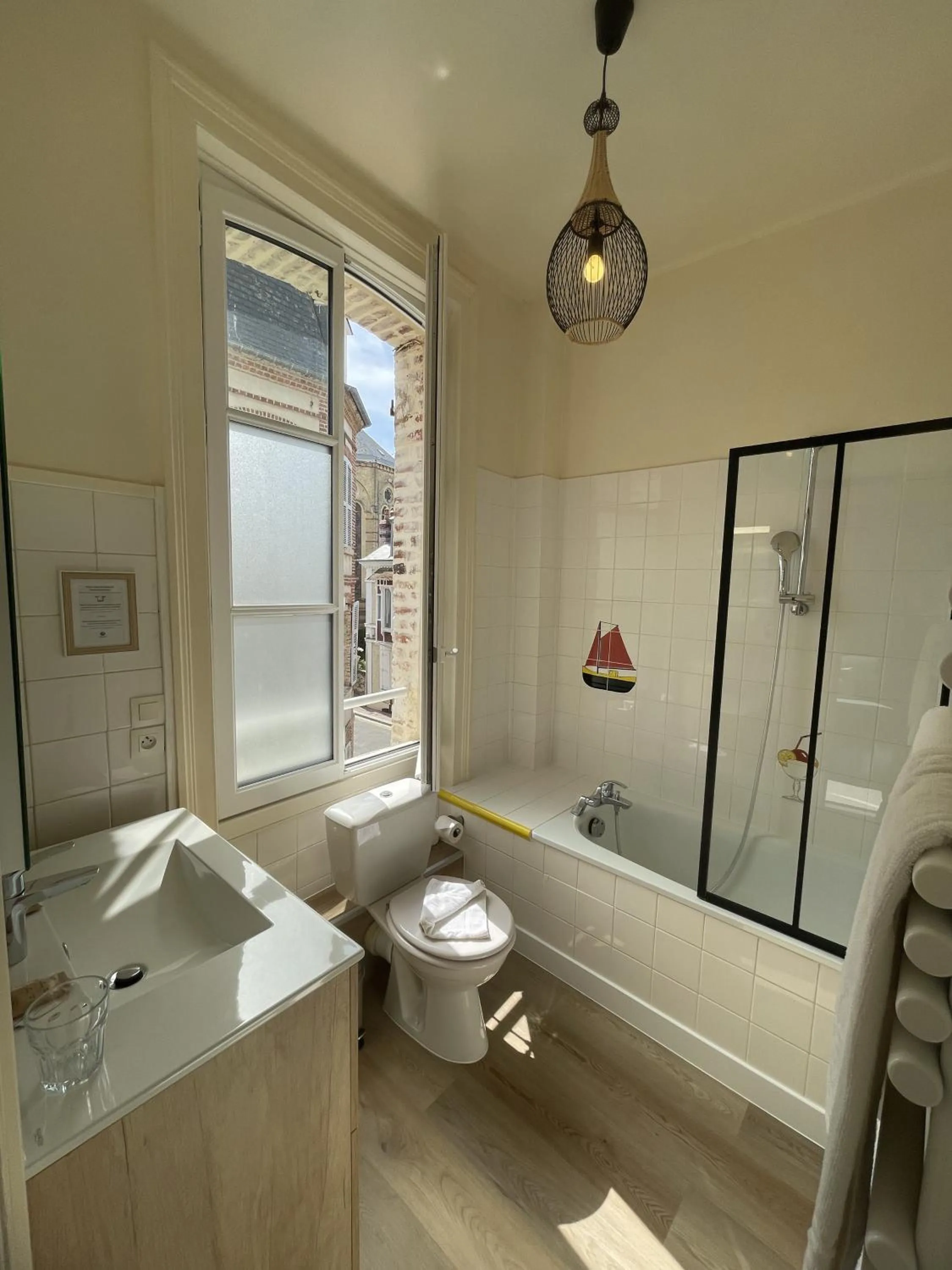 Bathroom in Le Trouville - Hôtel de Charme