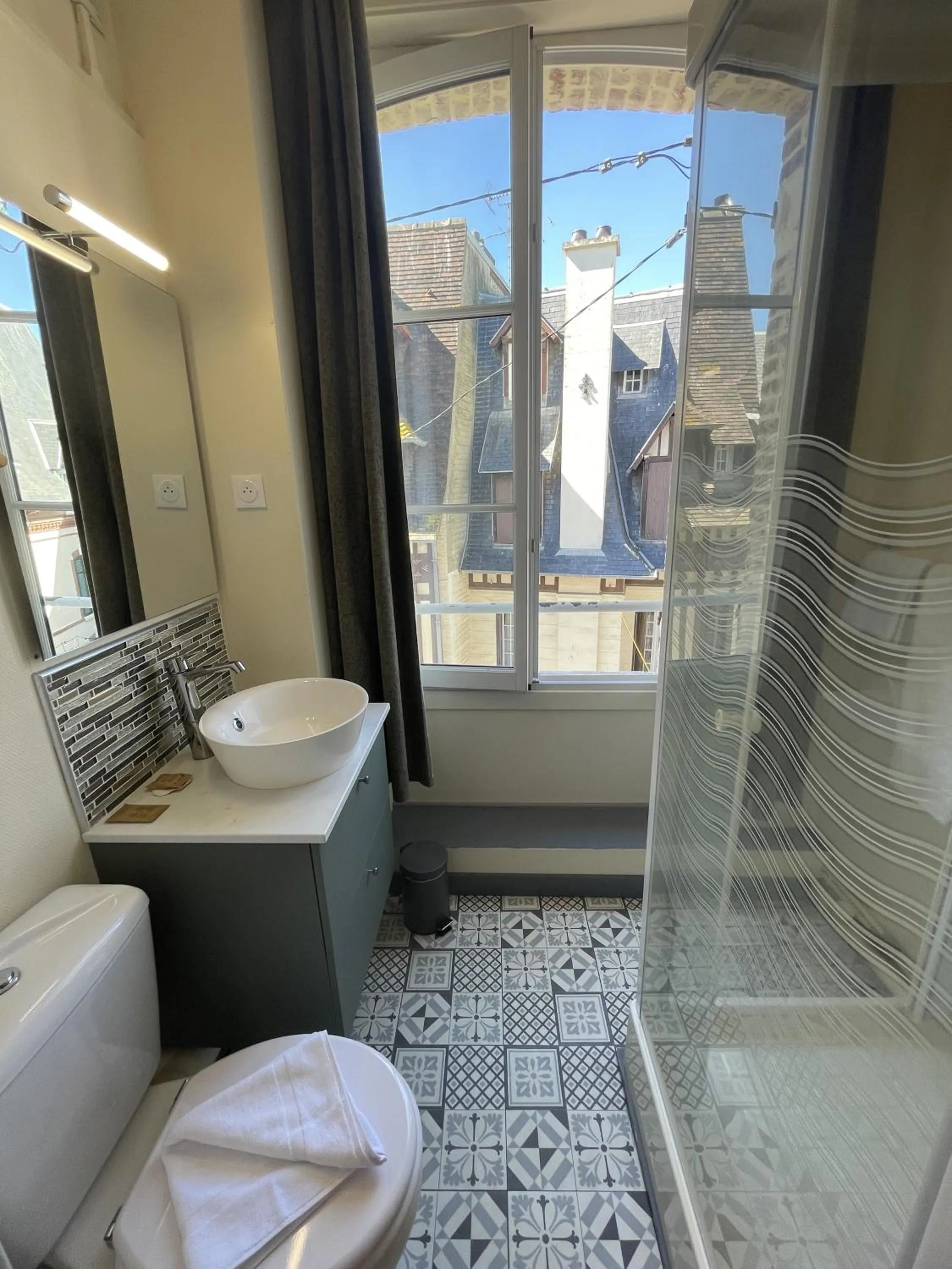 Bathroom in Le Trouville - Hôtel de Charme