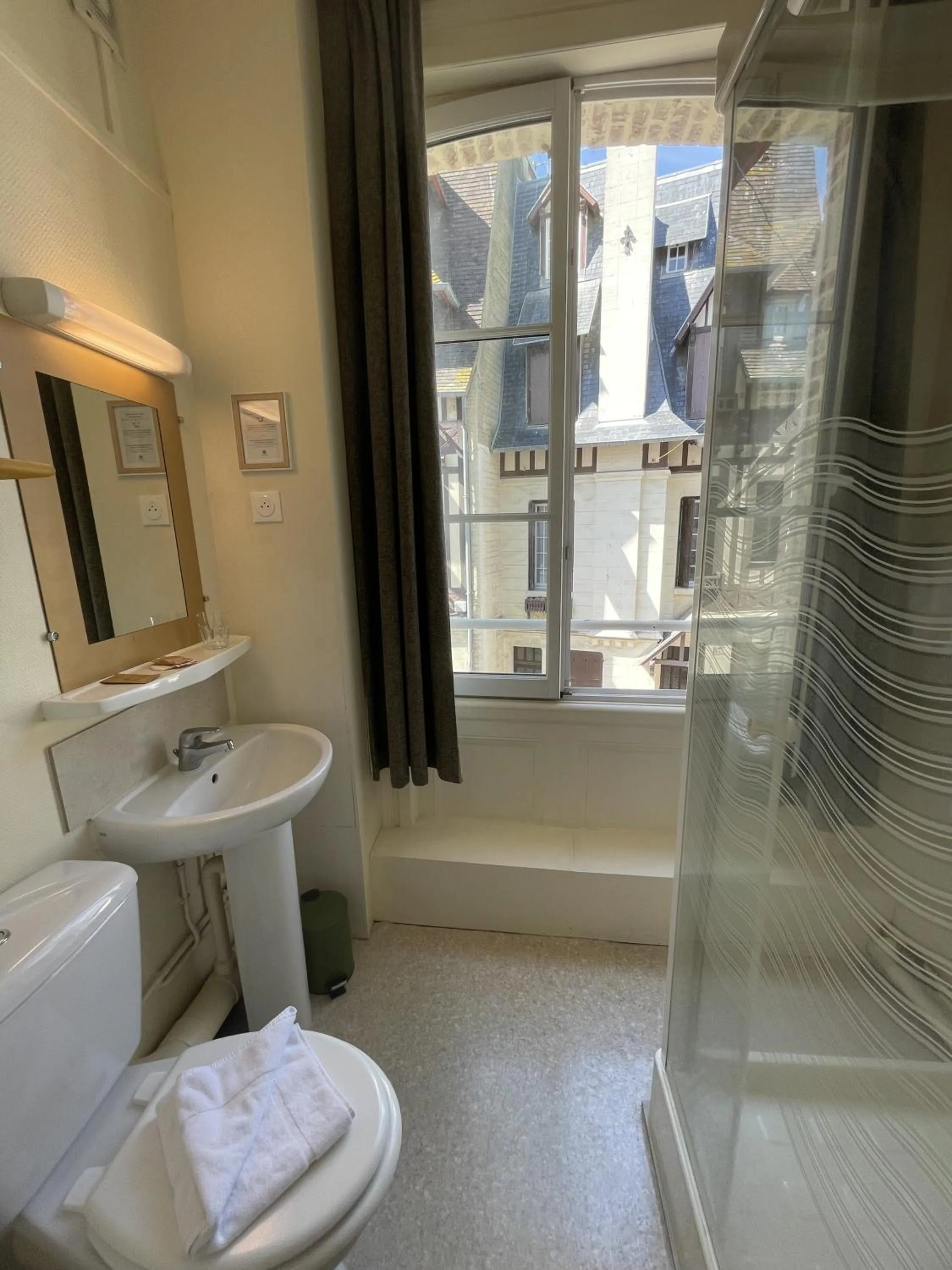 Bathroom in Le Trouville - Hôtel de Charme