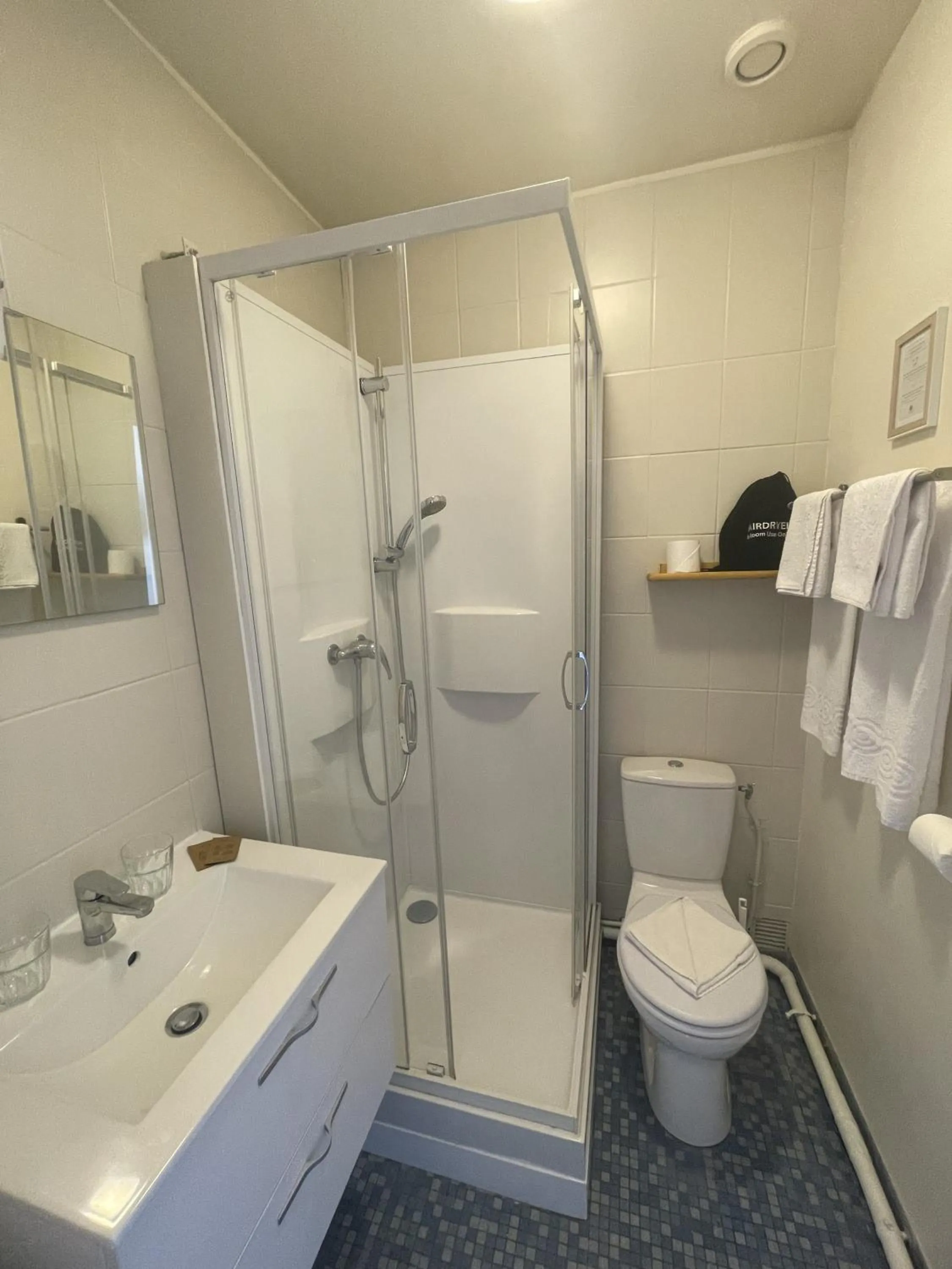 Shower in Le Trouville - Hôtel de Charme