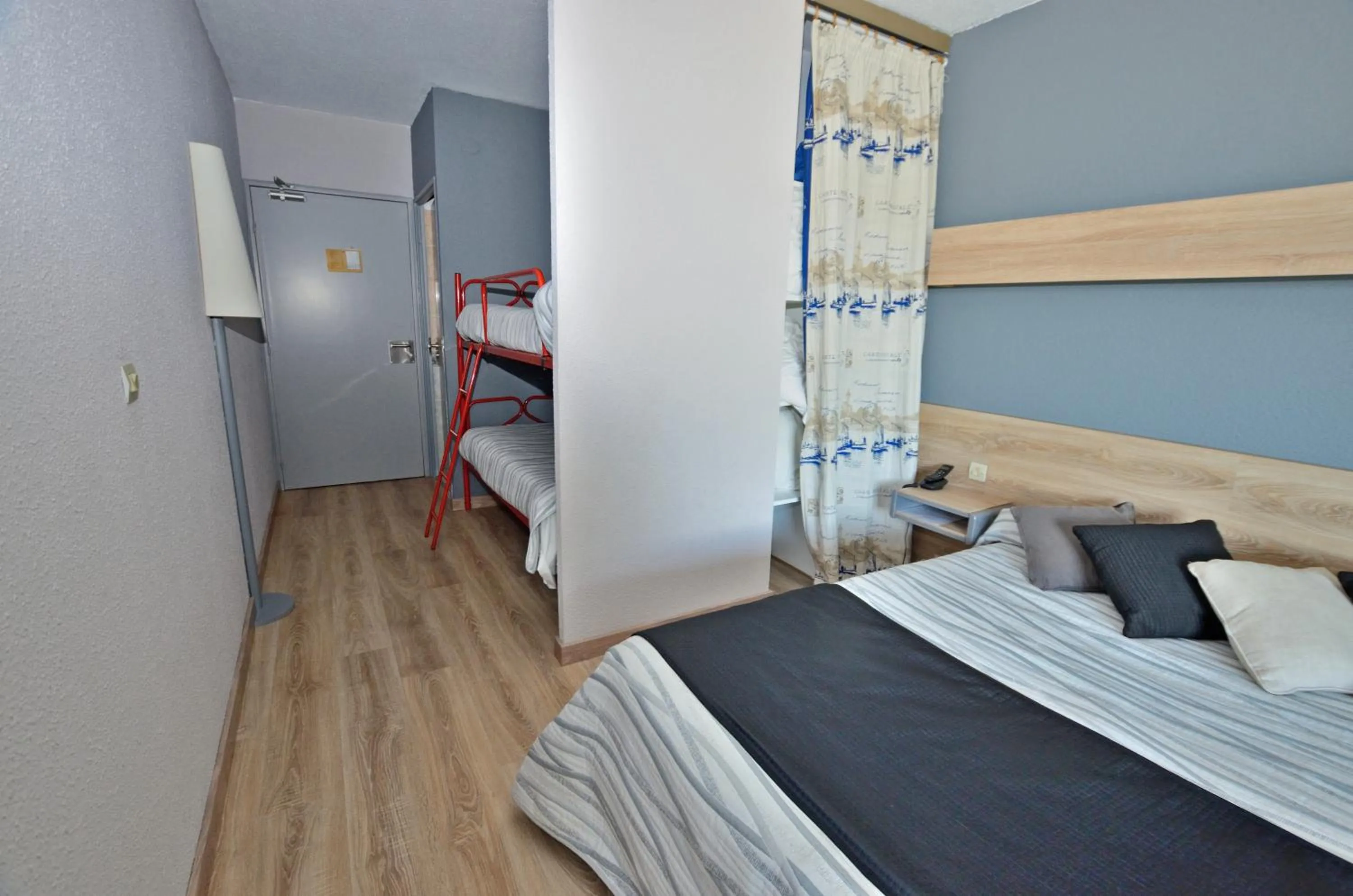 bunk bed in Logis Hotel Solhotel