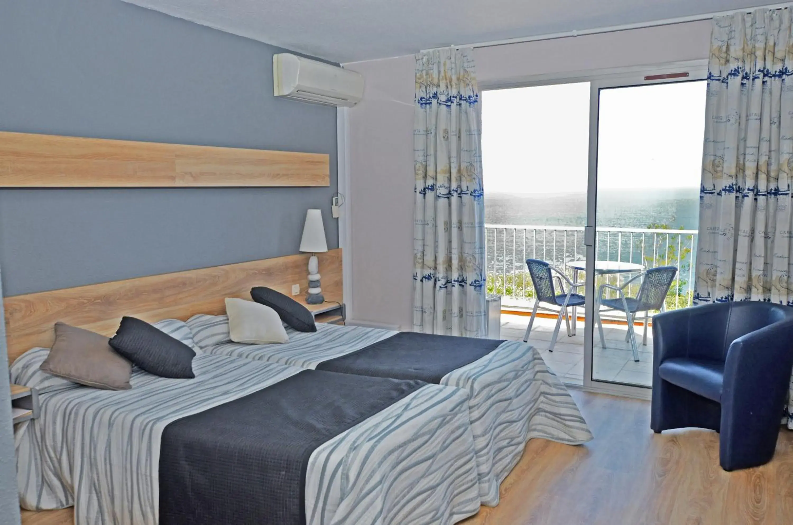 Twin Room in Logis Hotel Solhotel Twin Room in Logis Hotel Solhotel