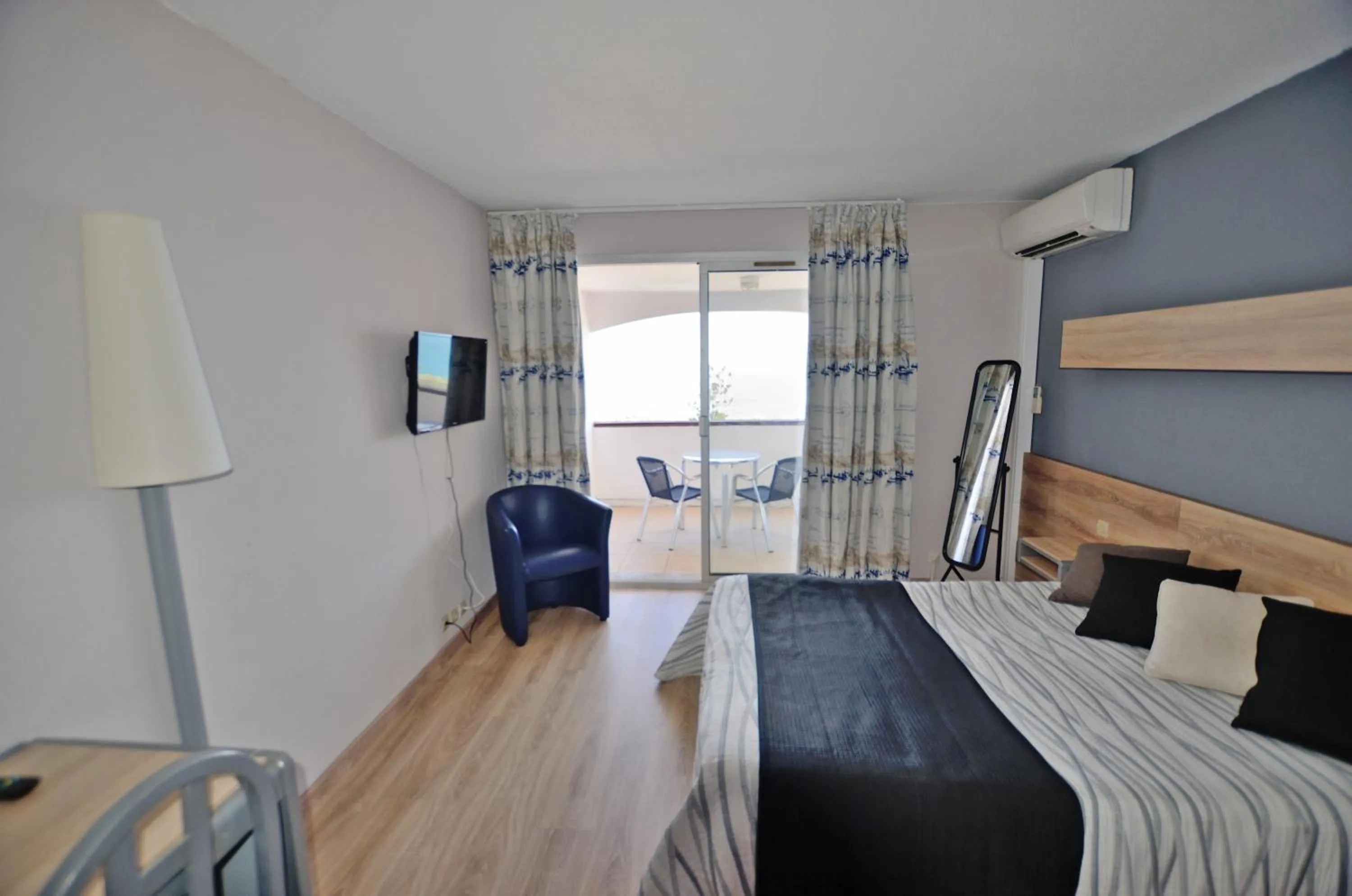 Bed in Logis Hotel Solhotel