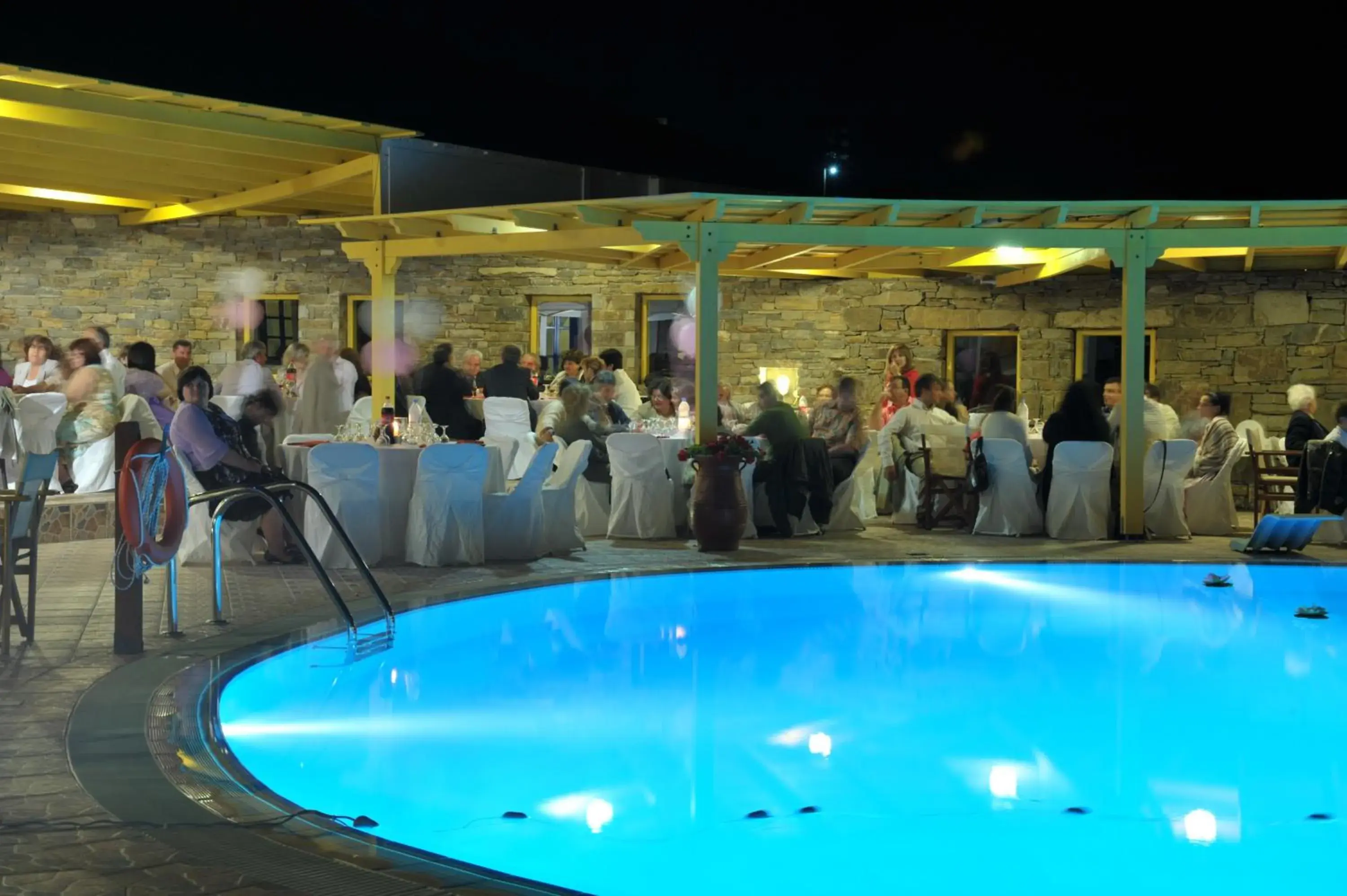 Restaurant/places to eat in Golden Sun Hotel Restaurant/places to eat in Golden Sun Hotel