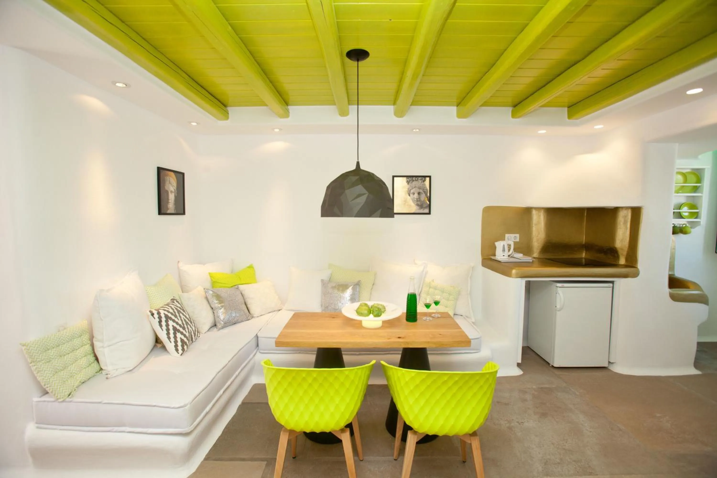 Kitchen or kitchenette in Golden Sun Hotel