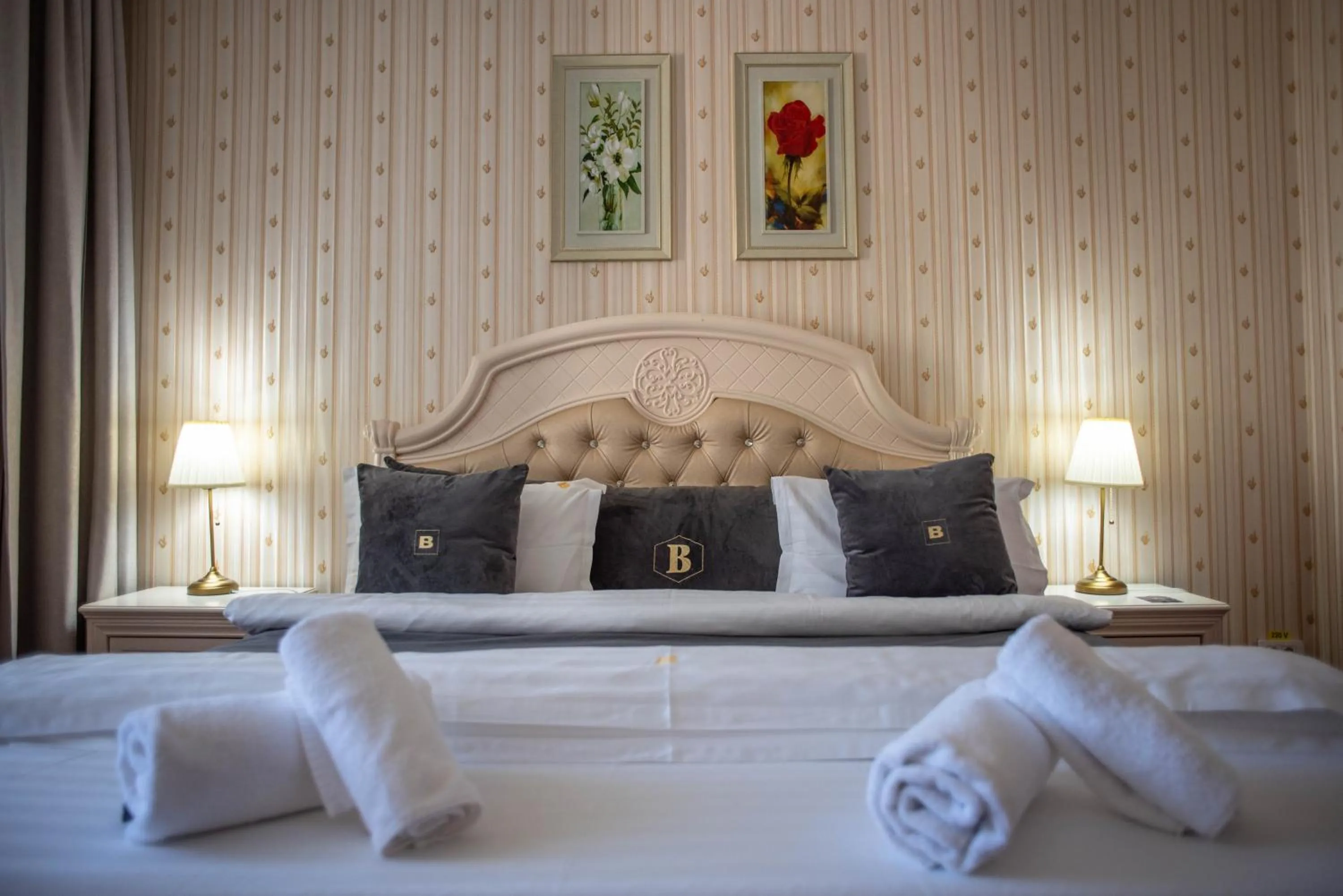 Photo of the whole room, Bed in Hotel Carpathia