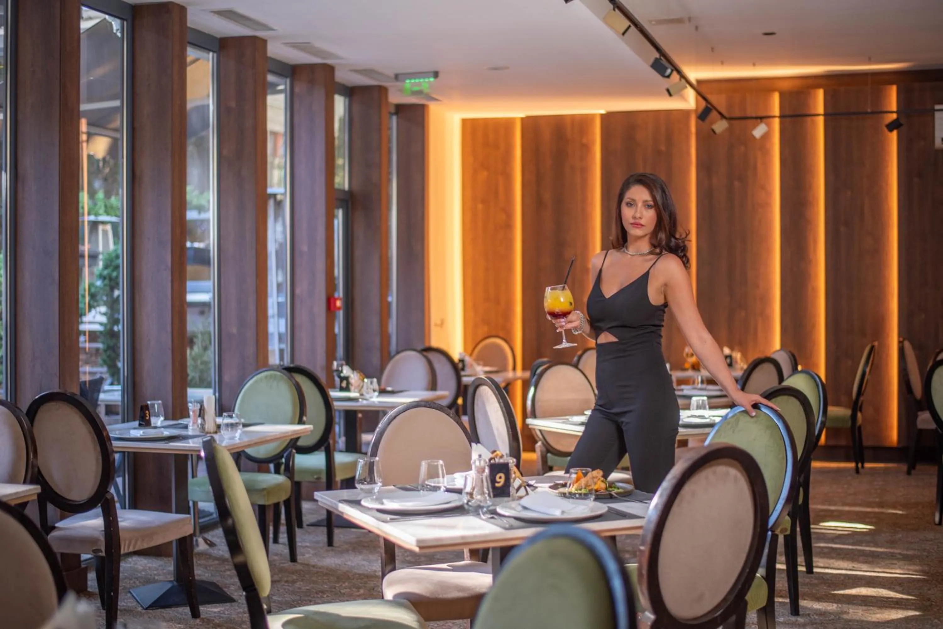 Restaurant/places to eat in Hotel Carpathia