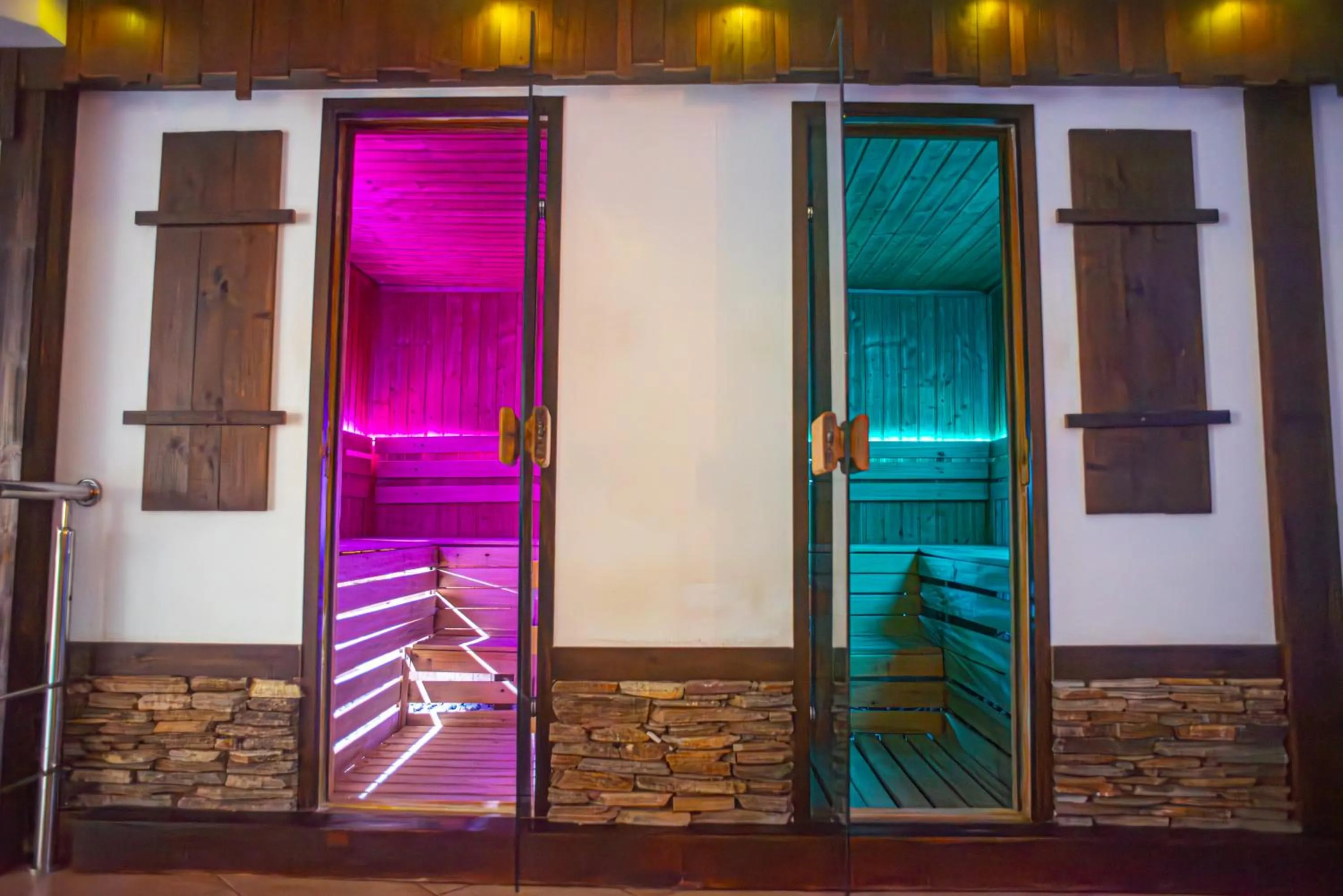 Swimming pool in Hotel Carpathia