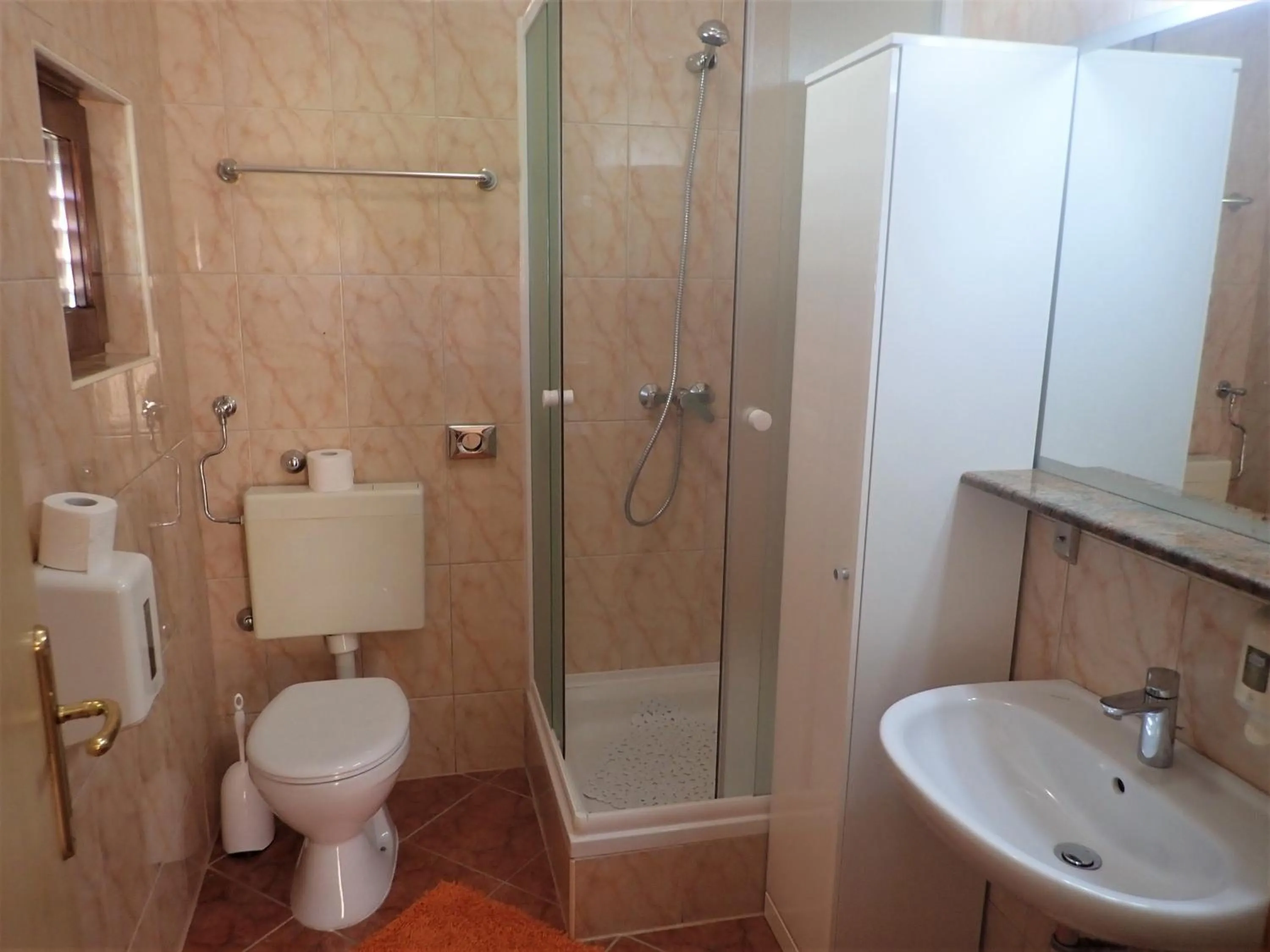 Shower in Apartments Pjer