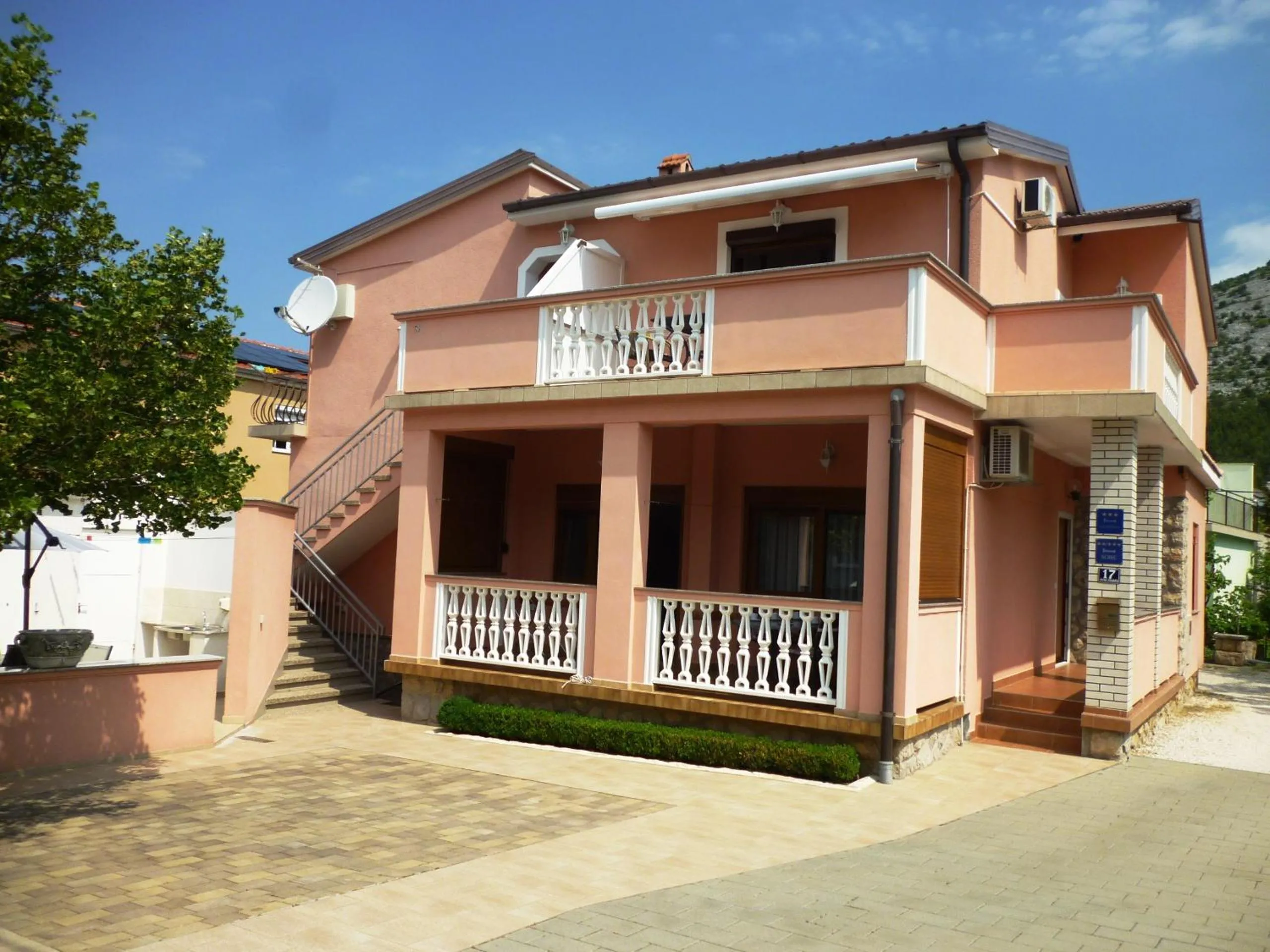 Property building in Apartments Pjer