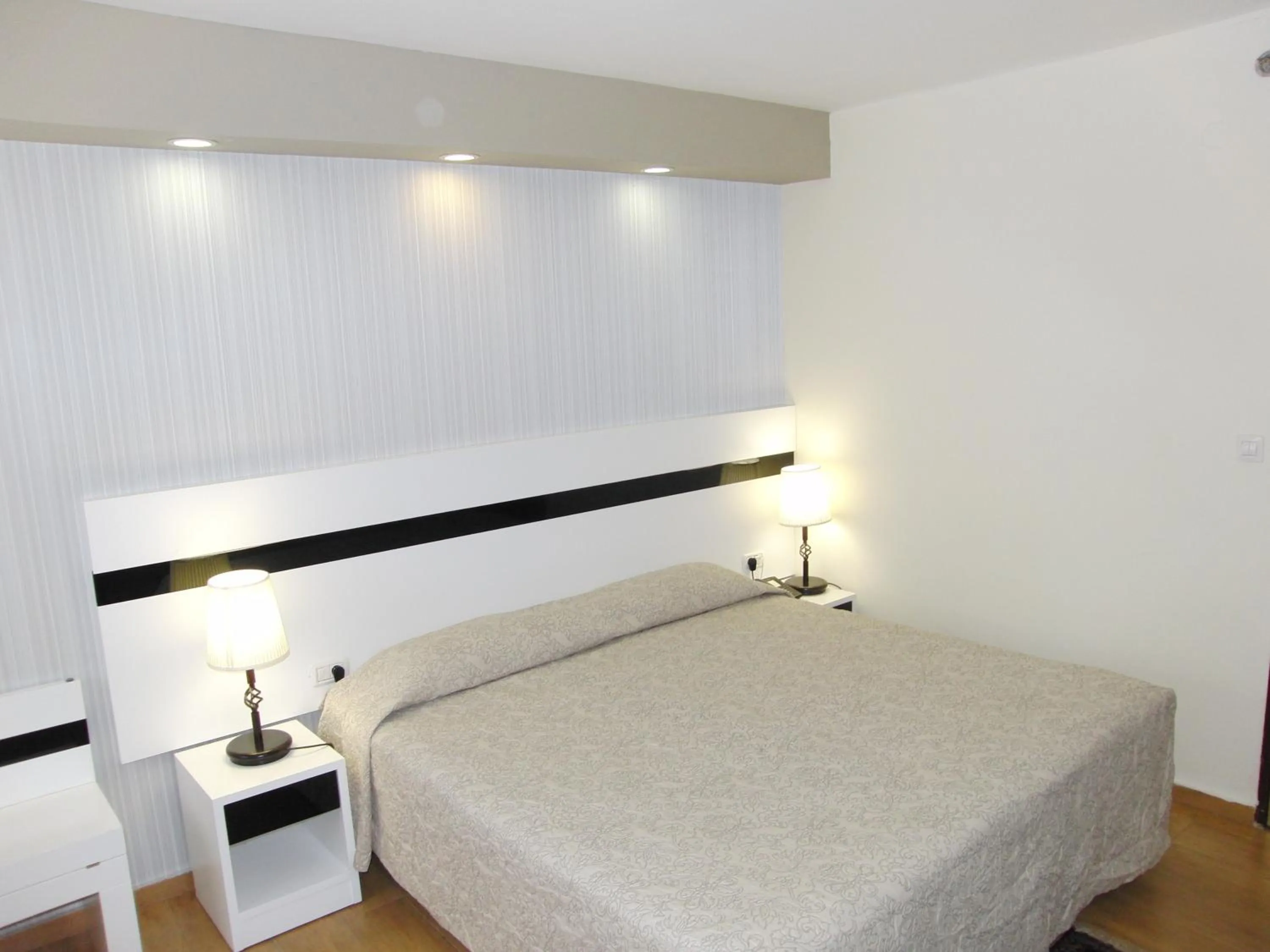 Photo of the whole room, Bed in Margoa Hotel Netanya