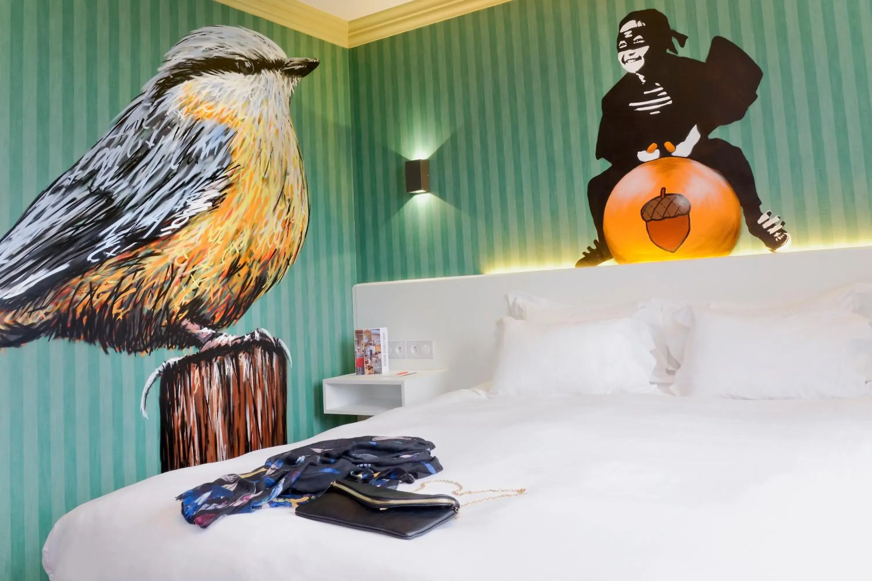 Decorative detail, Bed in Hôtel L'Yeuse - Teritoria Decorative detail, Bed in Hôtel L'Yeuse - Teritoria