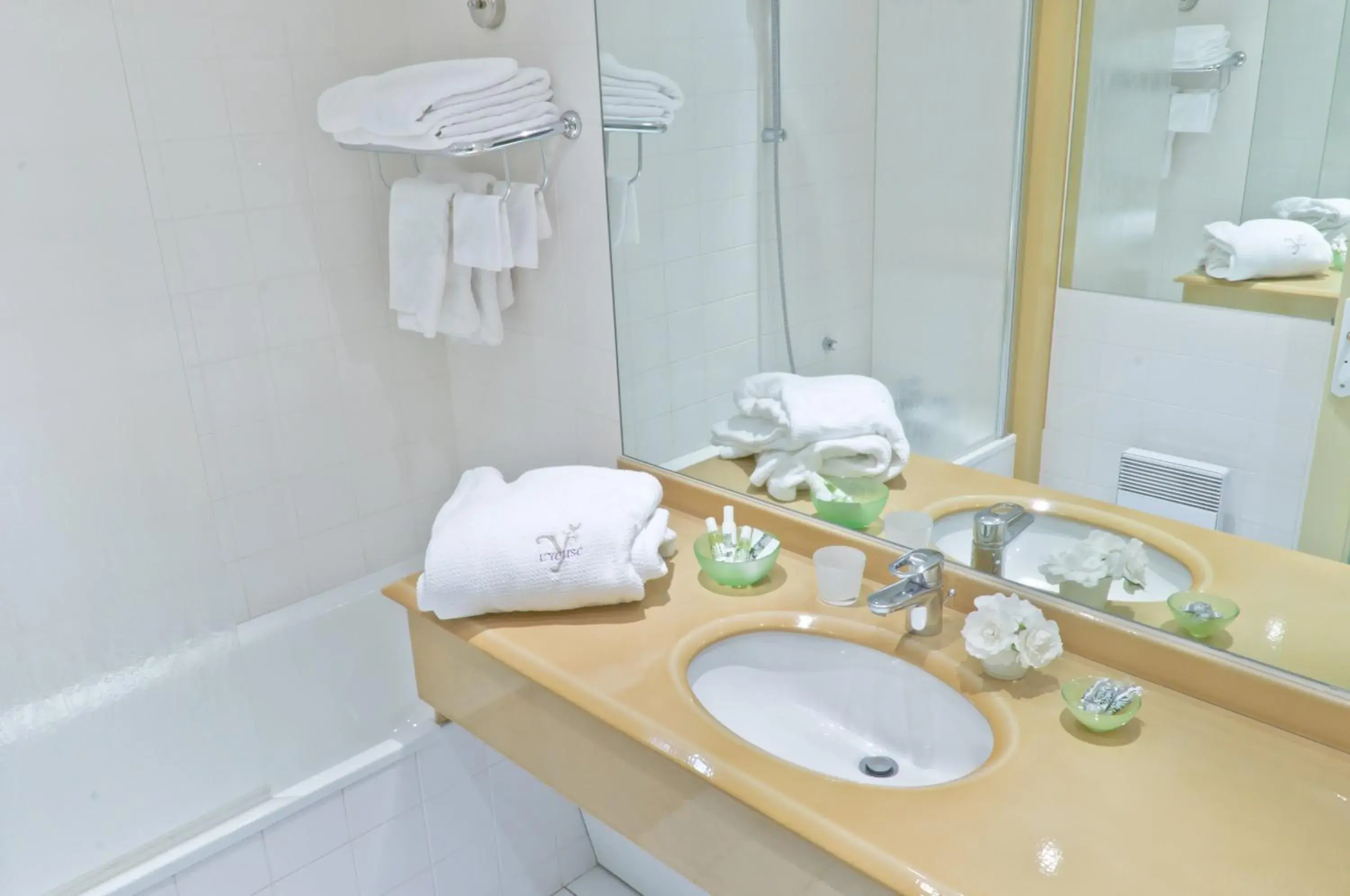 Superior Double Room in Hôtel L'Yeuse - Teritoria Superior Double Room in Hôtel L'Yeuse - Teritoria