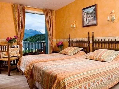 Photo of the whole room, Bed in Logis Hôtel Les Cimes